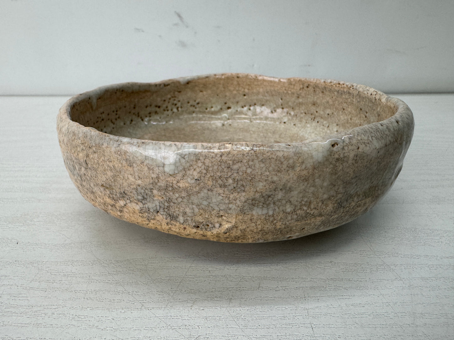 Y10690 CHAWAN Raku-ware White flat bowl signed Japan antique tea ceremony cup