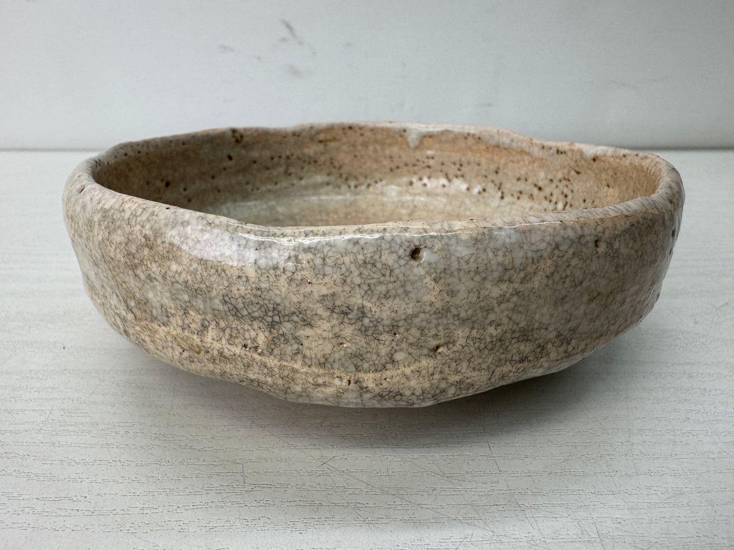 Y10690 CHAWAN Raku-ware White flat bowl signed Japan antique tea ceremony cup