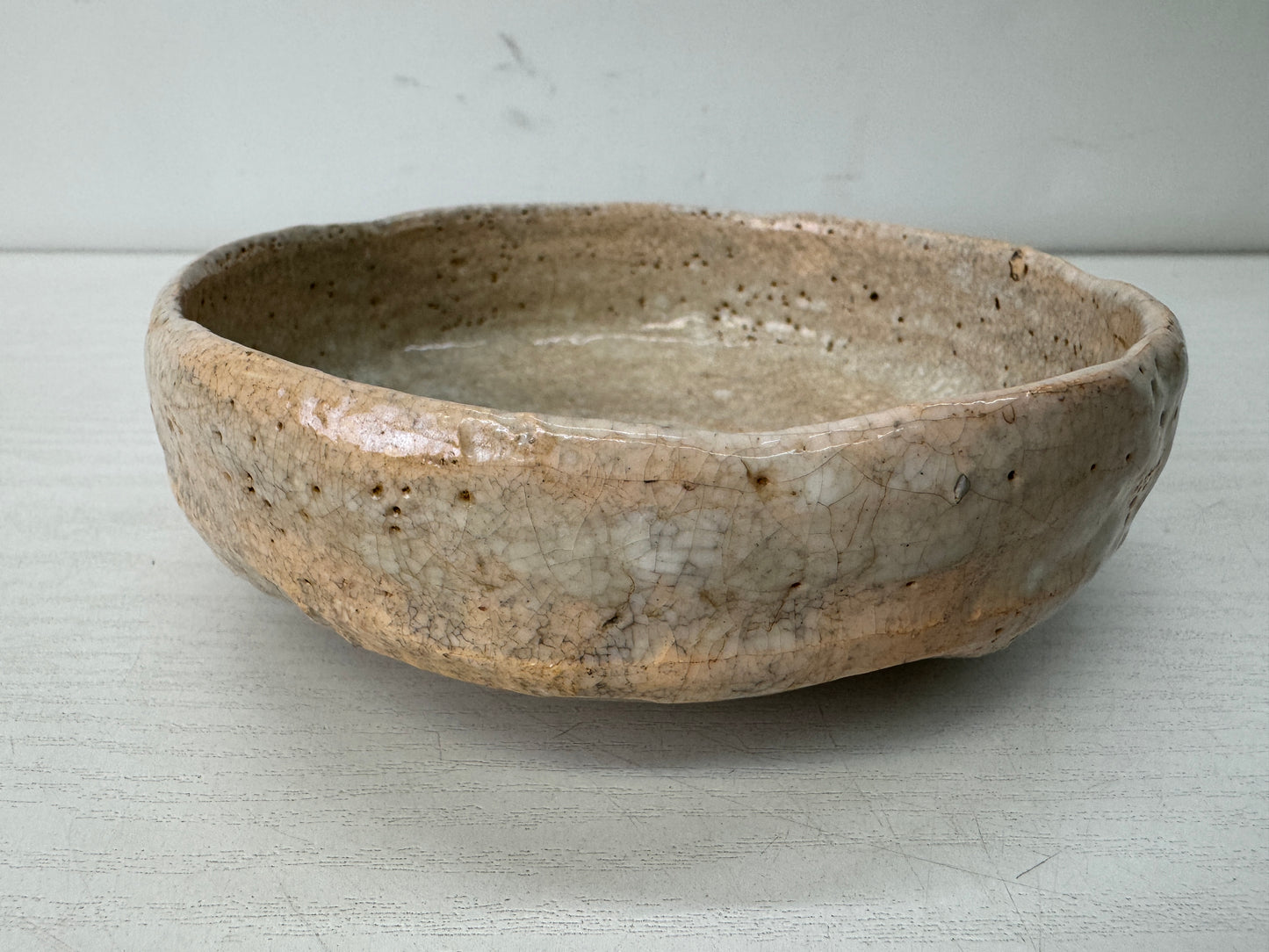 Y10690 CHAWAN Raku-ware White flat bowl signed Japan antique tea ceremony cup
