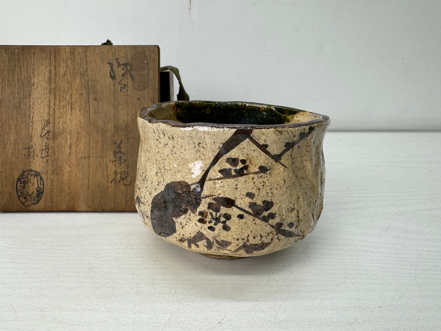 Y10693 CHAWAN Oribe-ware bowl signed box Japan antique tea ceremony pottery cup