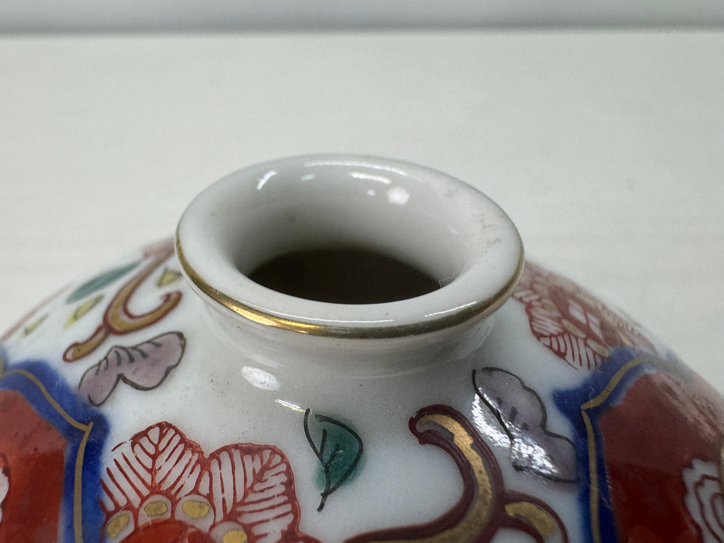 Y10715 VASE Koimari-ware oil pot jar signed color picture Japan antique tsubo