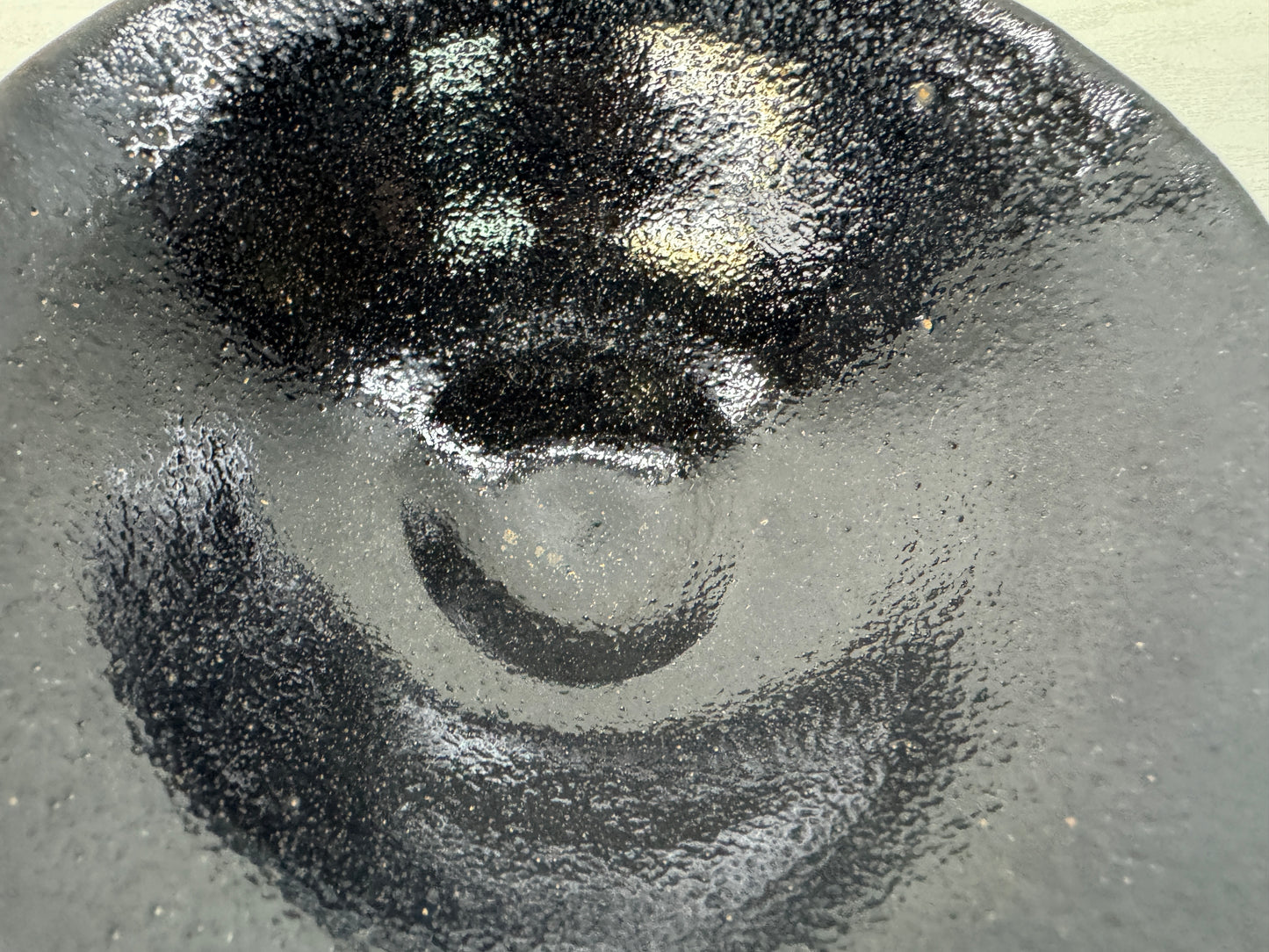 Y10722 CHAWAN Raku-ware Black flat bowl signed Japan antique tea ceremony cup
