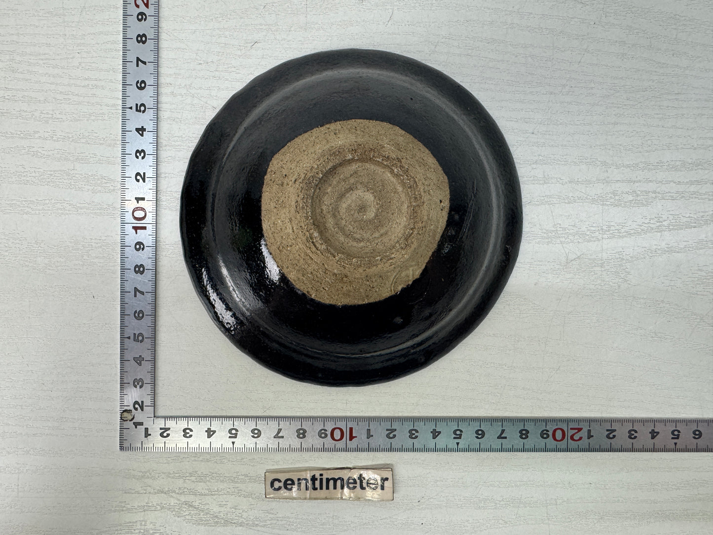 Y10722 CHAWAN Raku-ware Black flat bowl signed Japan antique tea ceremony cup