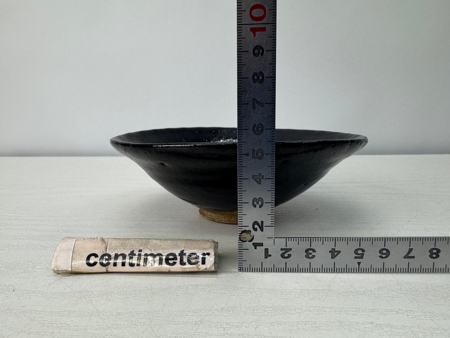 Y10722 CHAWAN Raku-ware Black flat bowl signed Japan antique tea ceremony cup