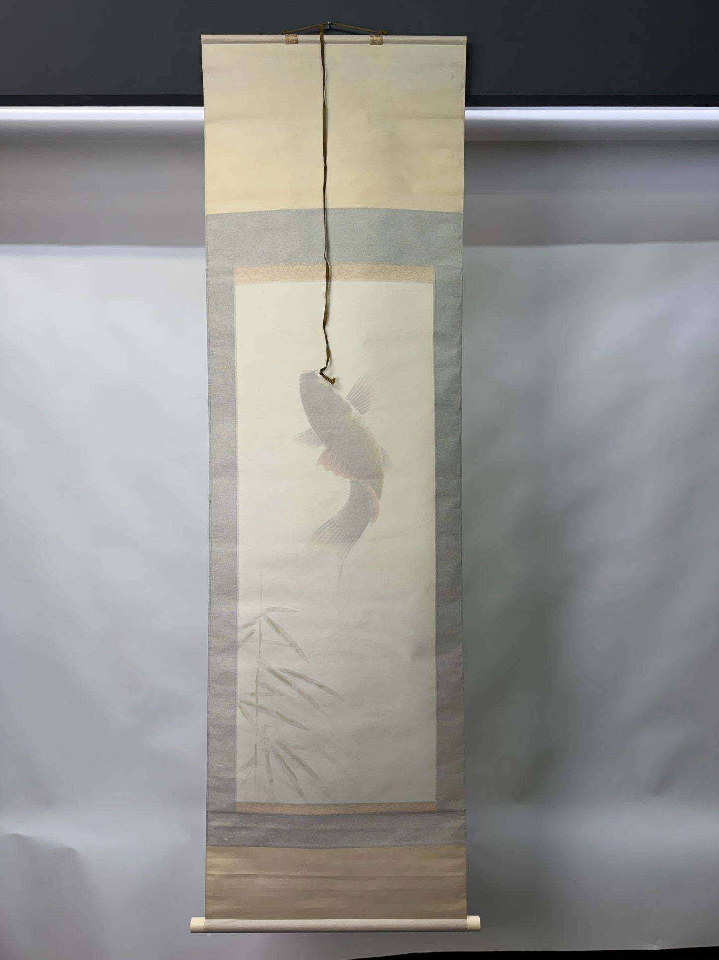 Y10730 KAKEJIKU Hangin scroll Koi fish signed box Japan antique interior decor