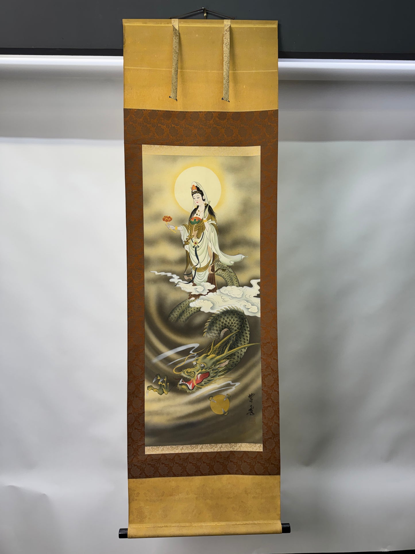 Y10731 KAKEJIKU Hanging scroll Kannon Bodhisattva Dragon Cloud Japan antique