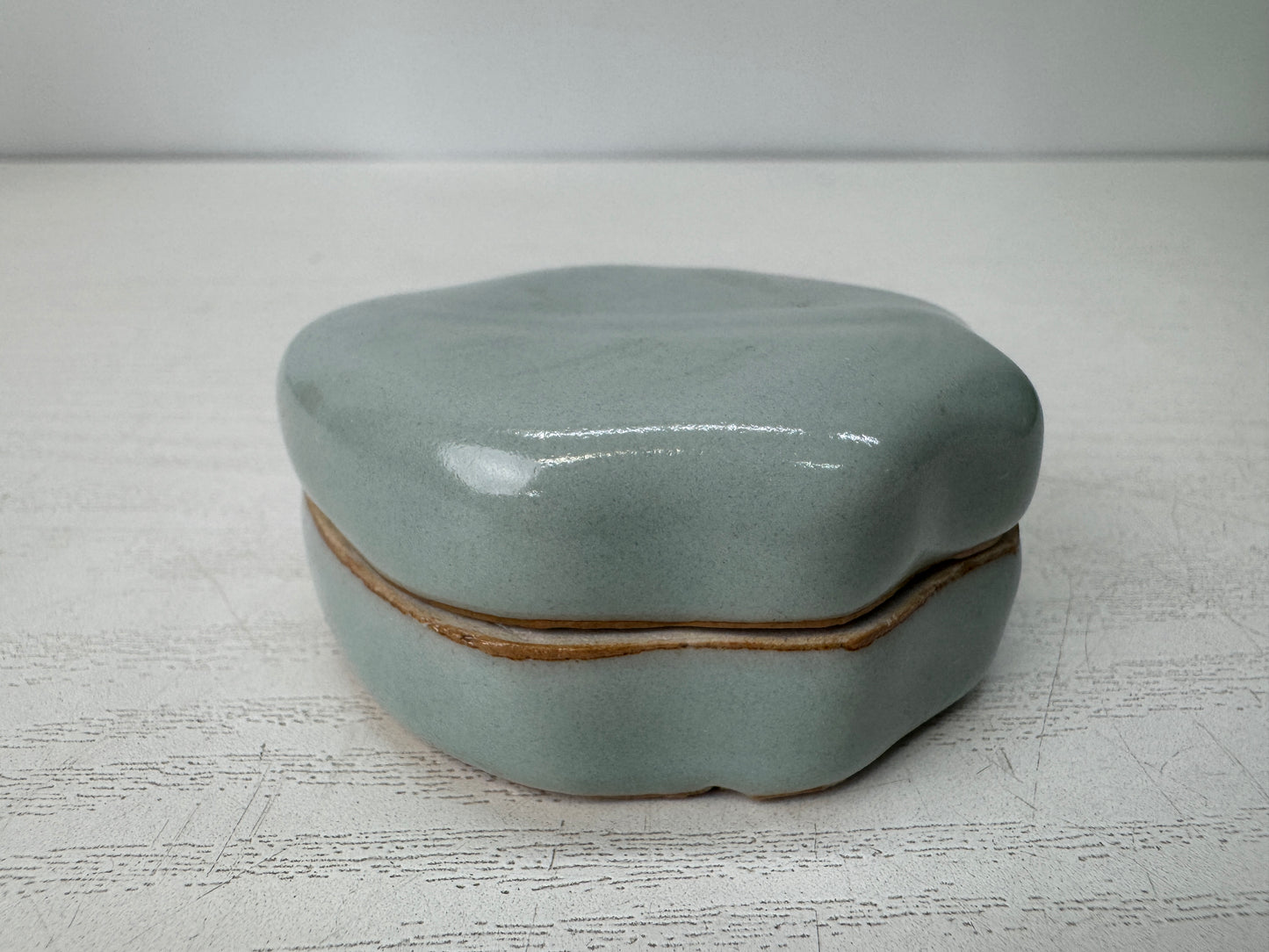 Y10758 BOX Celadon container signed Japan antique incense case fragrance aroma