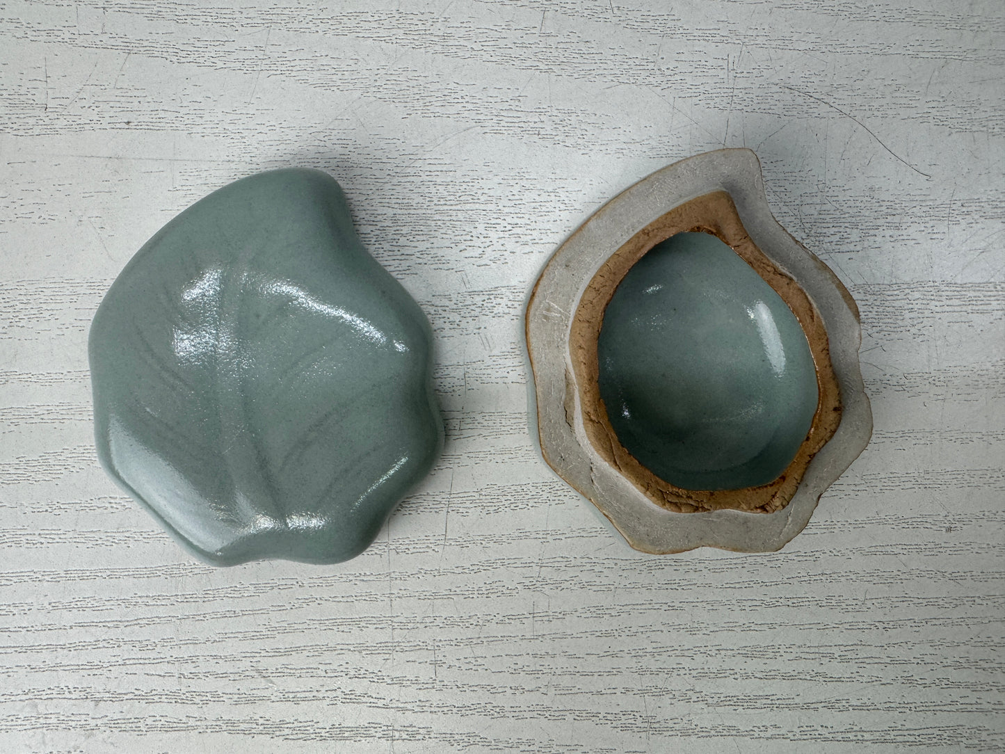 Y10758 BOX Celadon container signed Japan antique incense case fragrance aroma