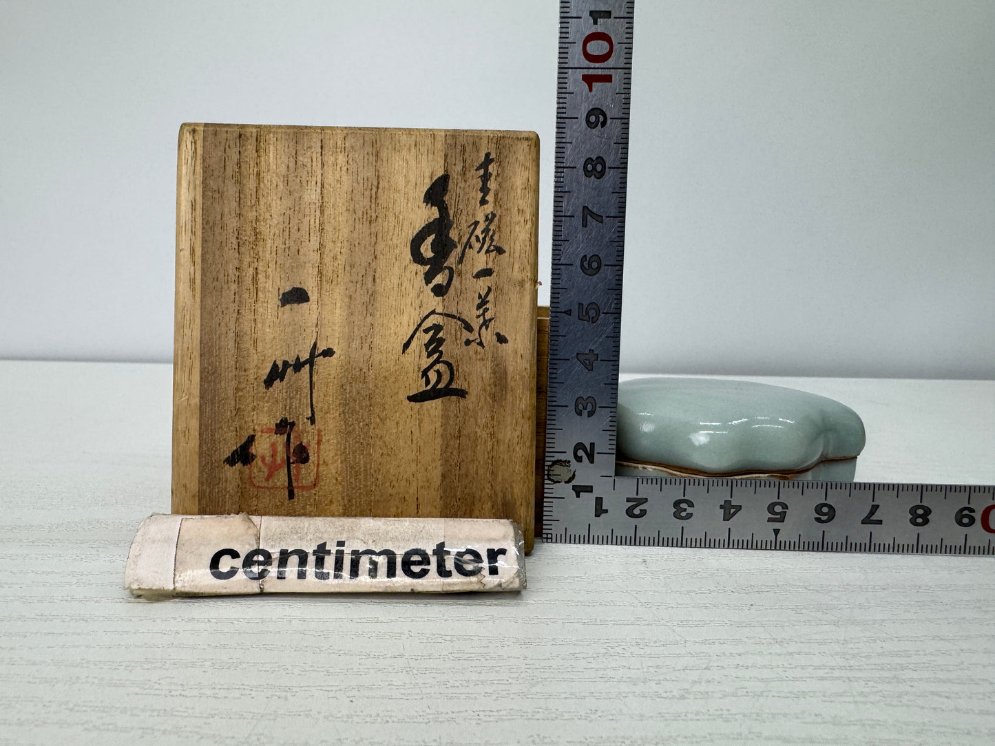 Y10758 BOX Celadon container signed Japan antique incense case fragrance aroma