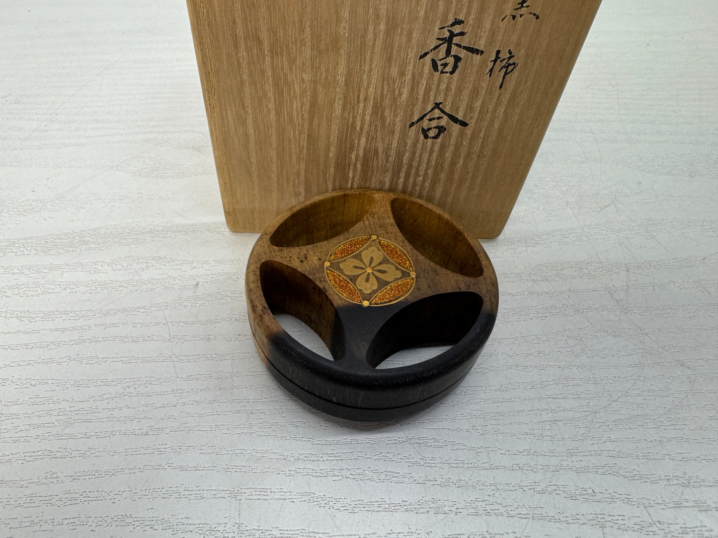 Y10760 BOX Black persimmon Makie signed Japan antique incense fragrance aroma