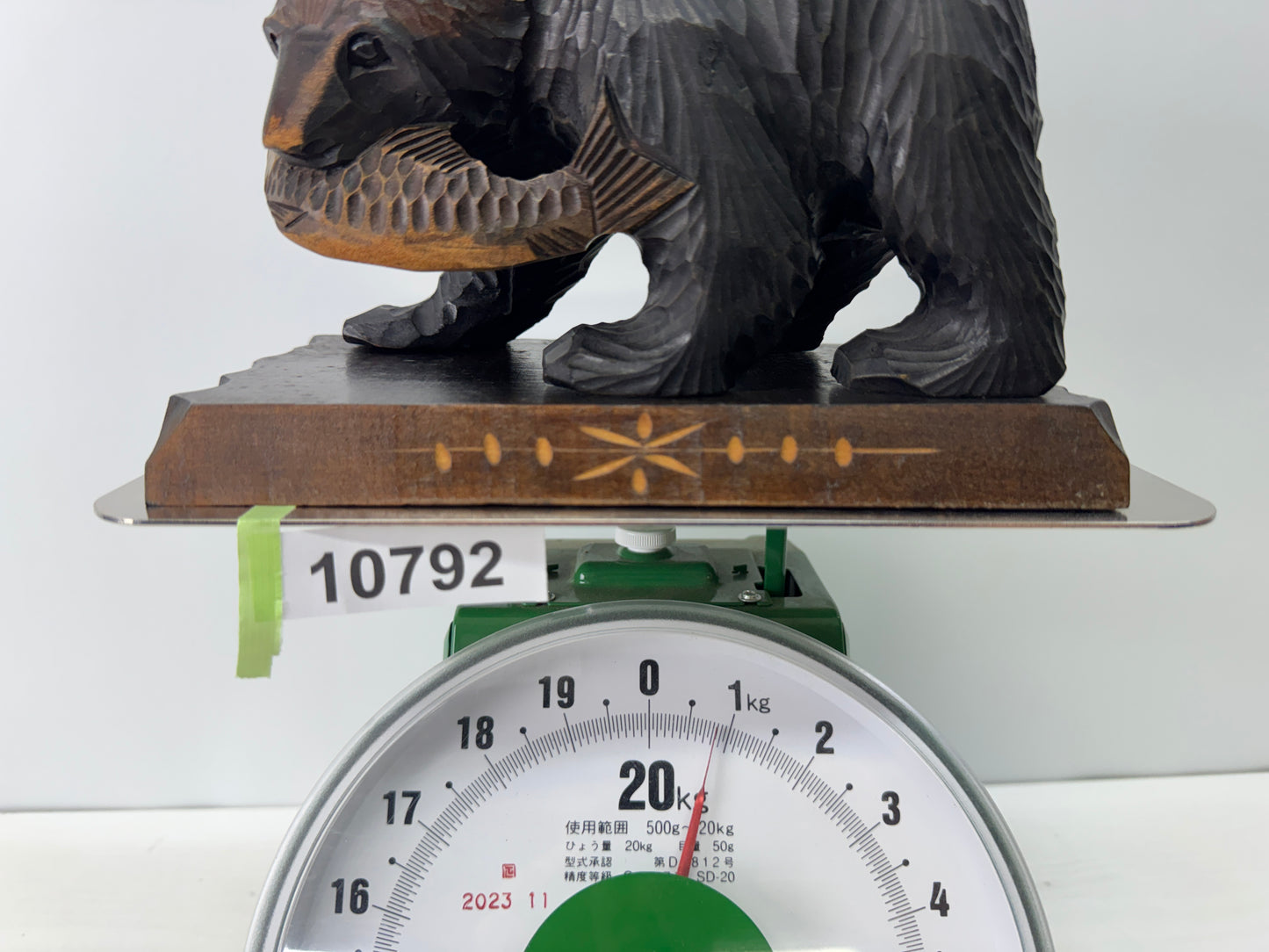 Y10792 OKIMONO wood carving Bear Salmon stand signed Japan antique figurine