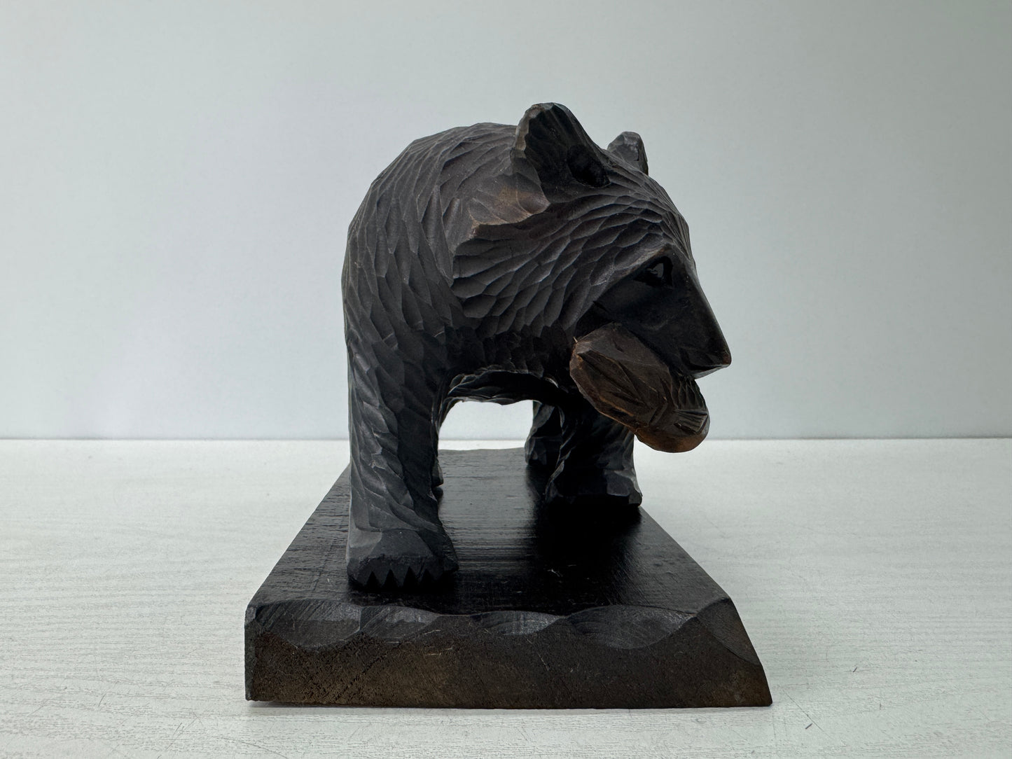 Y10792 OKIMONO wood carving Bear Salmon stand signed Japan antique figurine