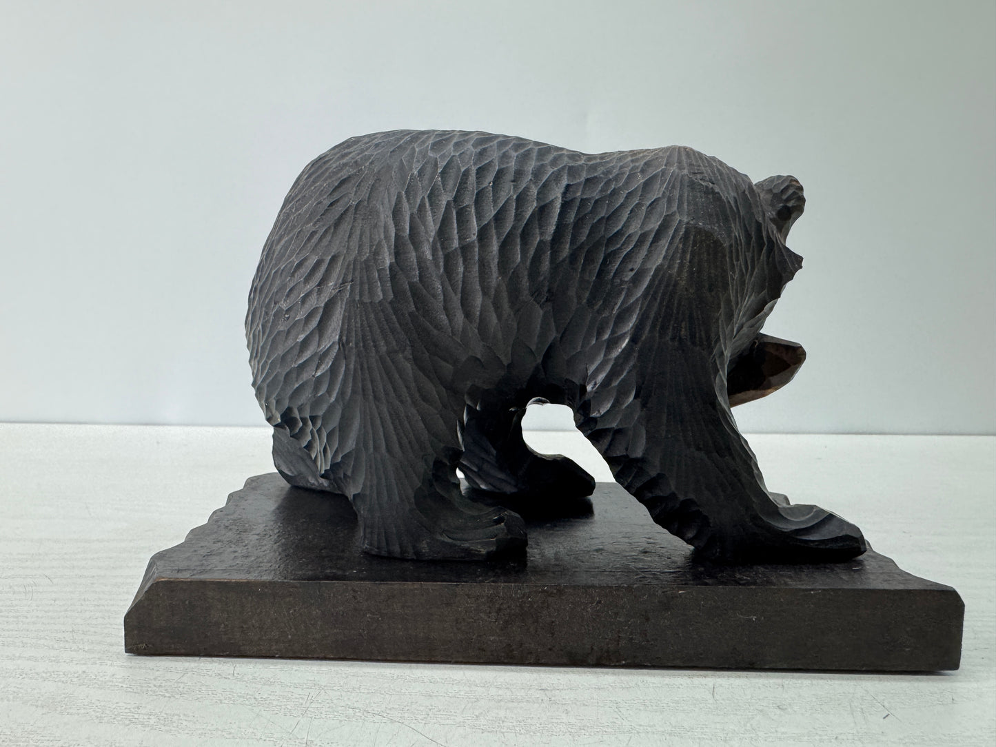 Y10792 OKIMONO wood carving Bear Salmon stand signed Japan antique figurine
