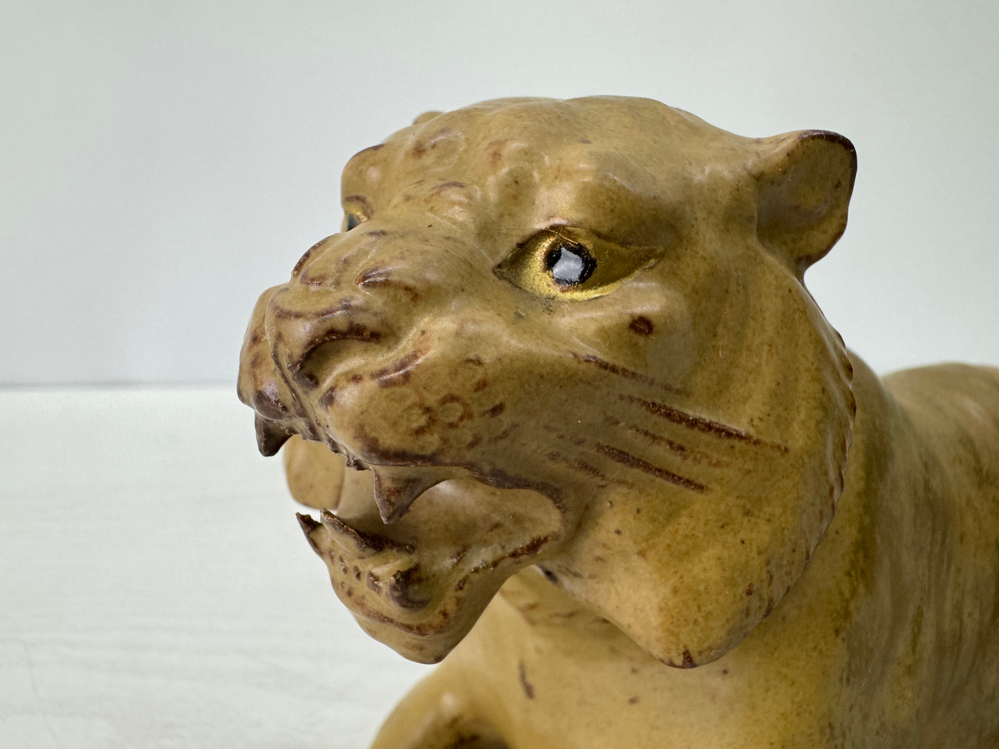Y10795 OKIMONO Mino-ware Tiger figure signed box Japan antique ornament interior