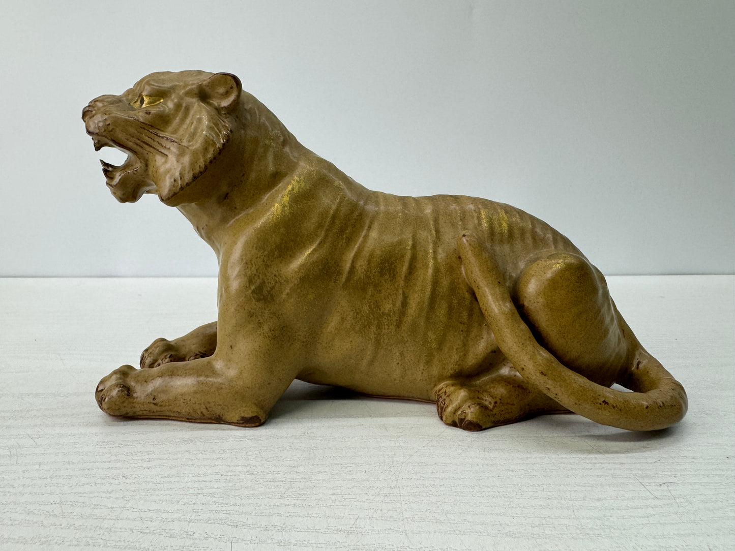 Y10795 OKIMONO Mino-ware Tiger figure signed box Japan antique ornament interior