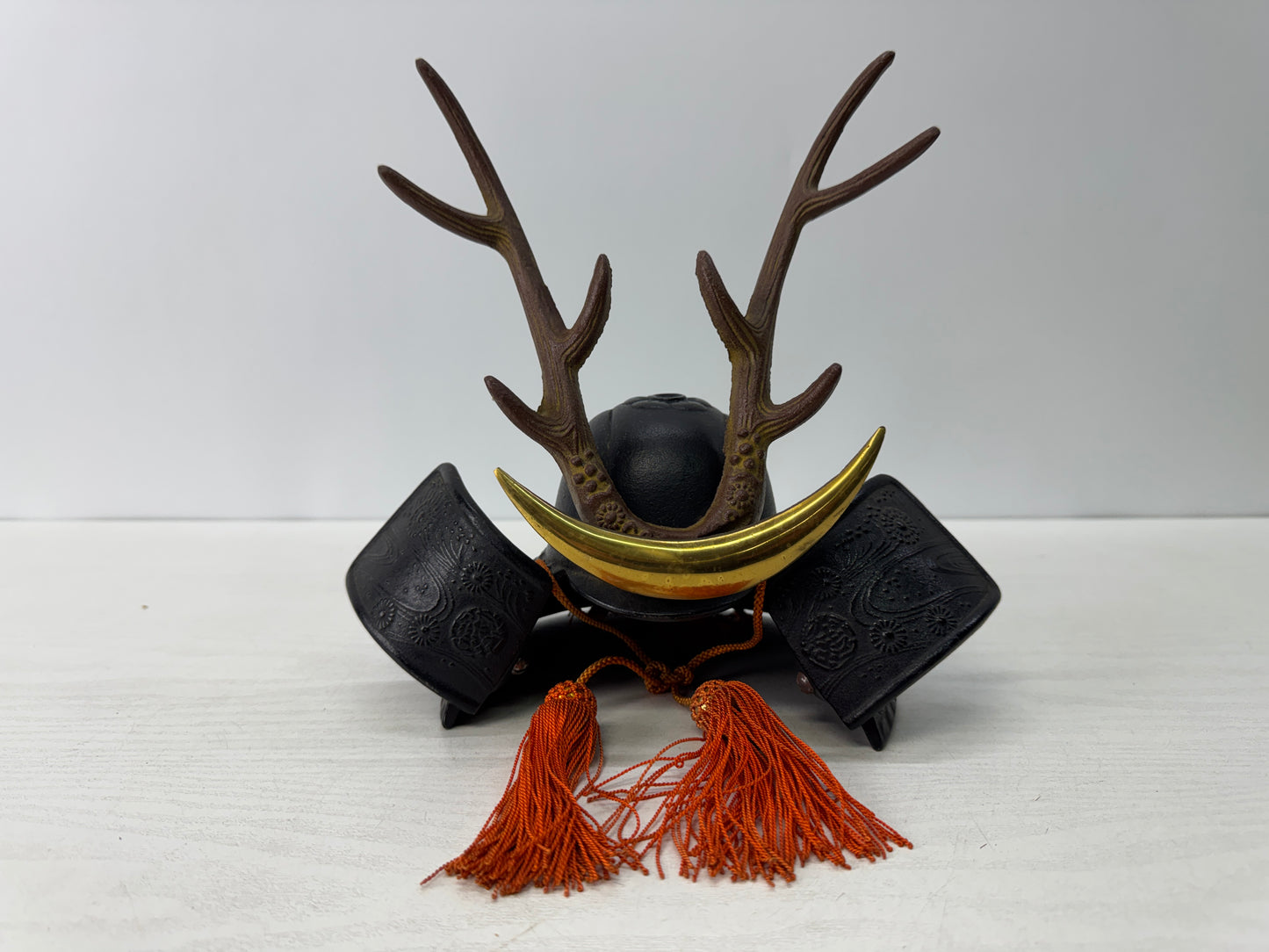 Y10798 OKIMONO iron Small Kabuto helmet figurine armor yoroi Japan antique