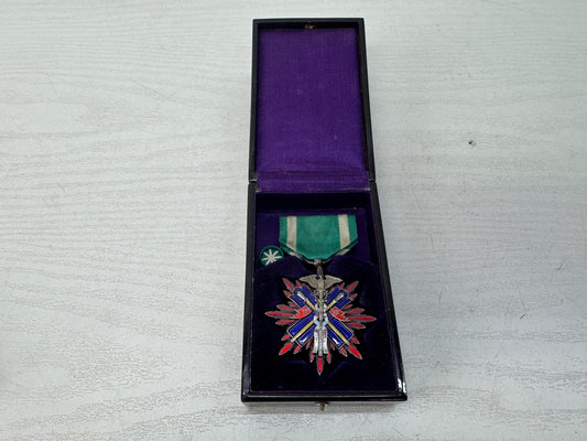 Y10799 KUNSHO 5th Class Order of the Golden Kite box antique military medal
