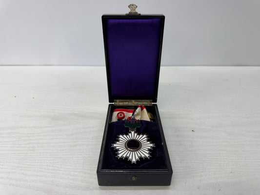 Y10800 KUNSHO 3rd Class Order of the Rising Sun box Japan antique military medal