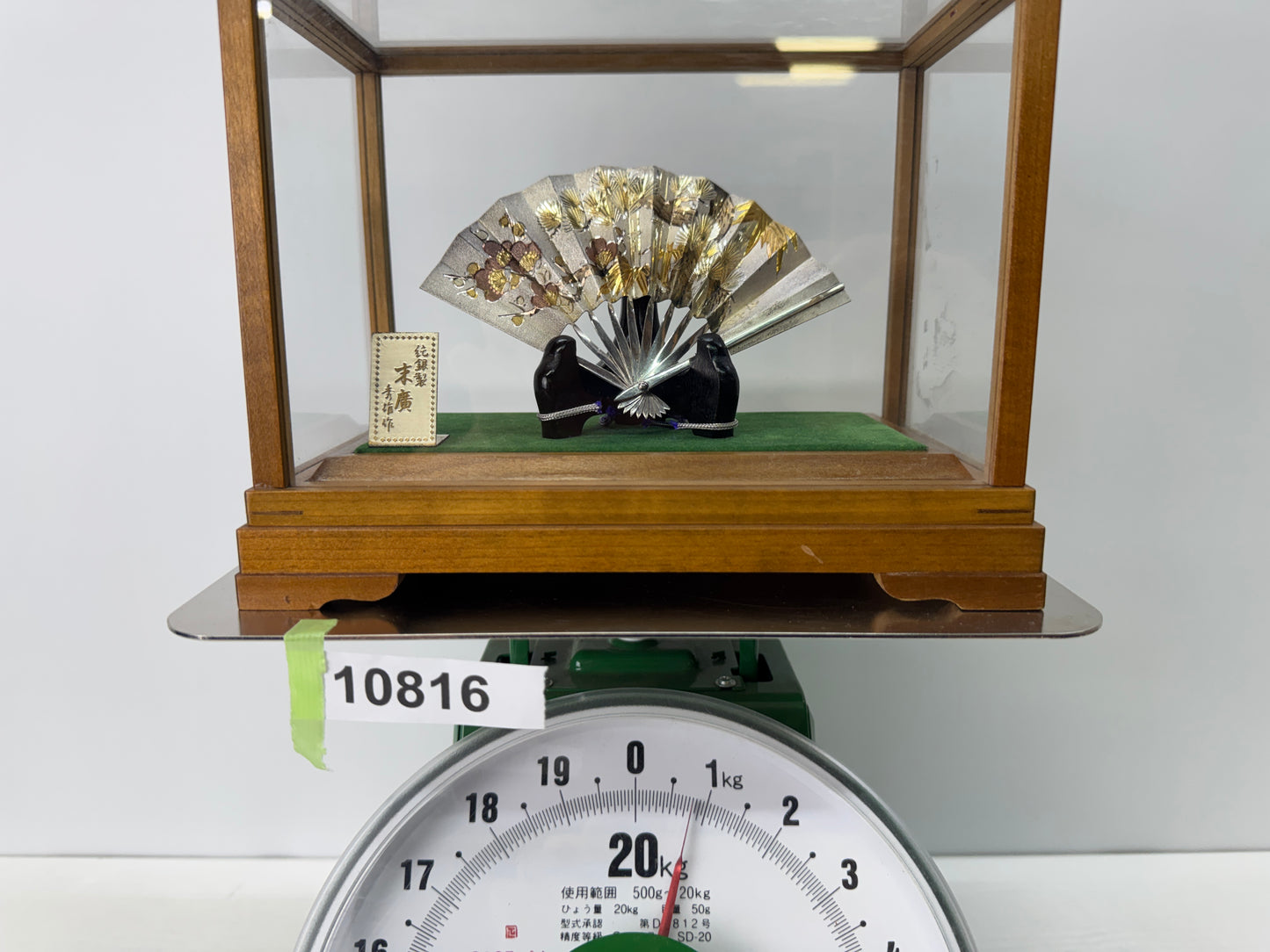 Y10816 OKIMONO Solid Silver Folding Fan signed glass case Japan antique interior