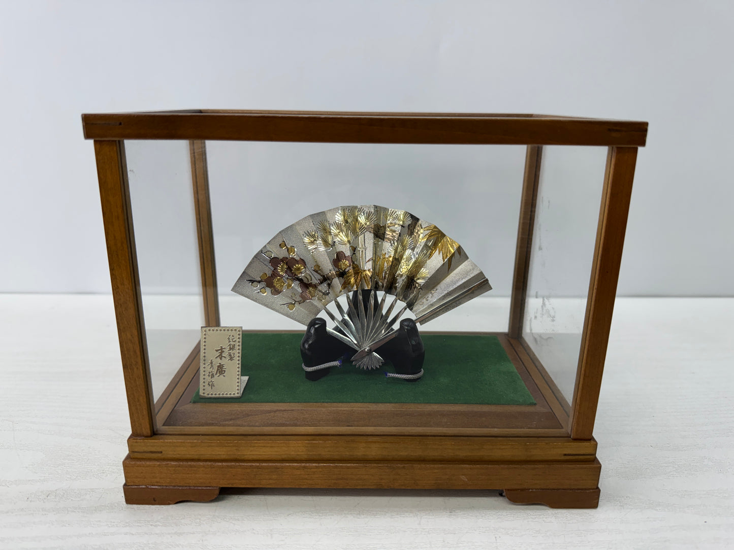 Y10816 OKIMONO Solid Silver Folding Fan signed glass case Japan antique interior