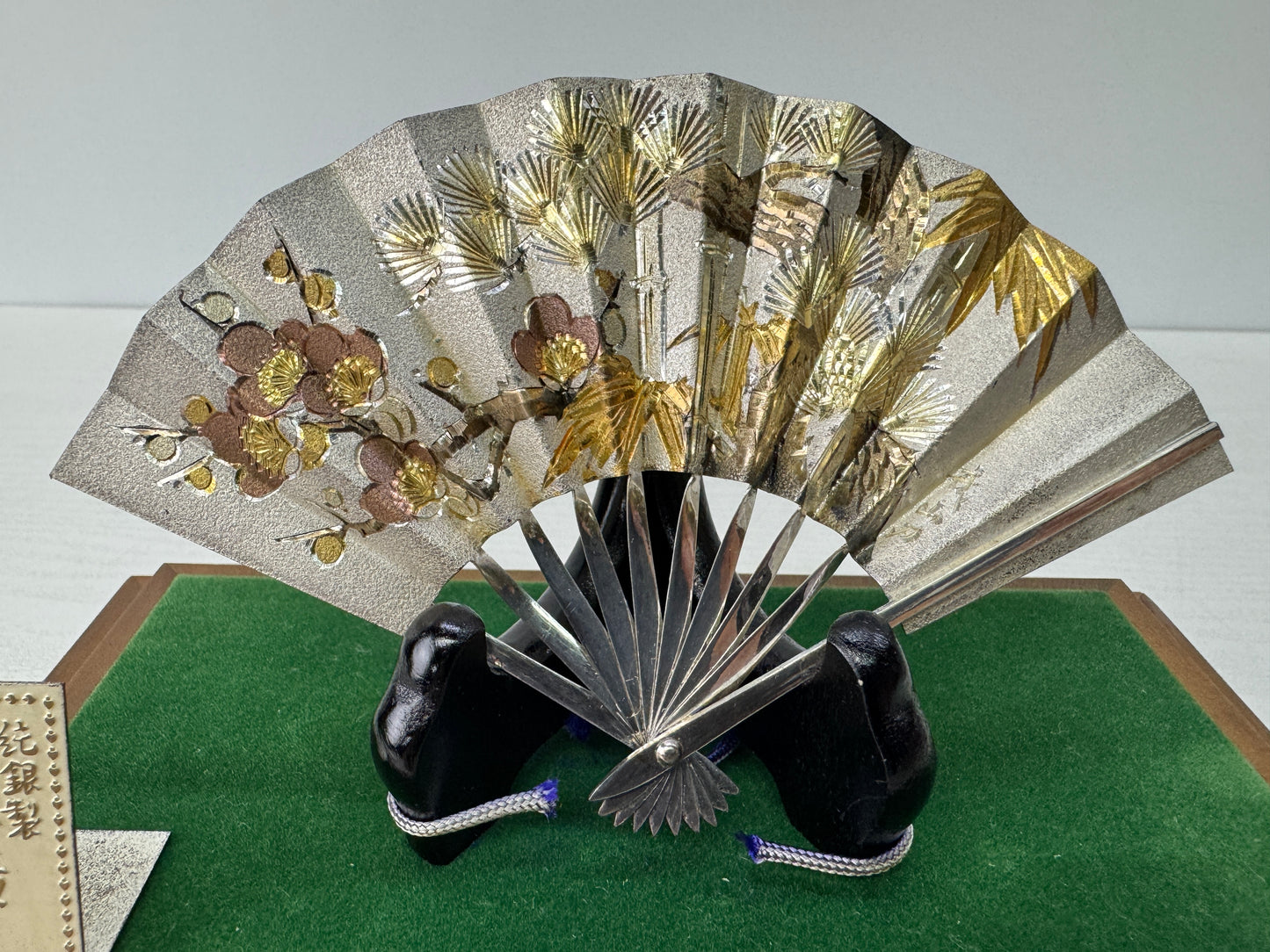 Y10816 OKIMONO Solid Silver Folding Fan signed glass case Japan antique interior