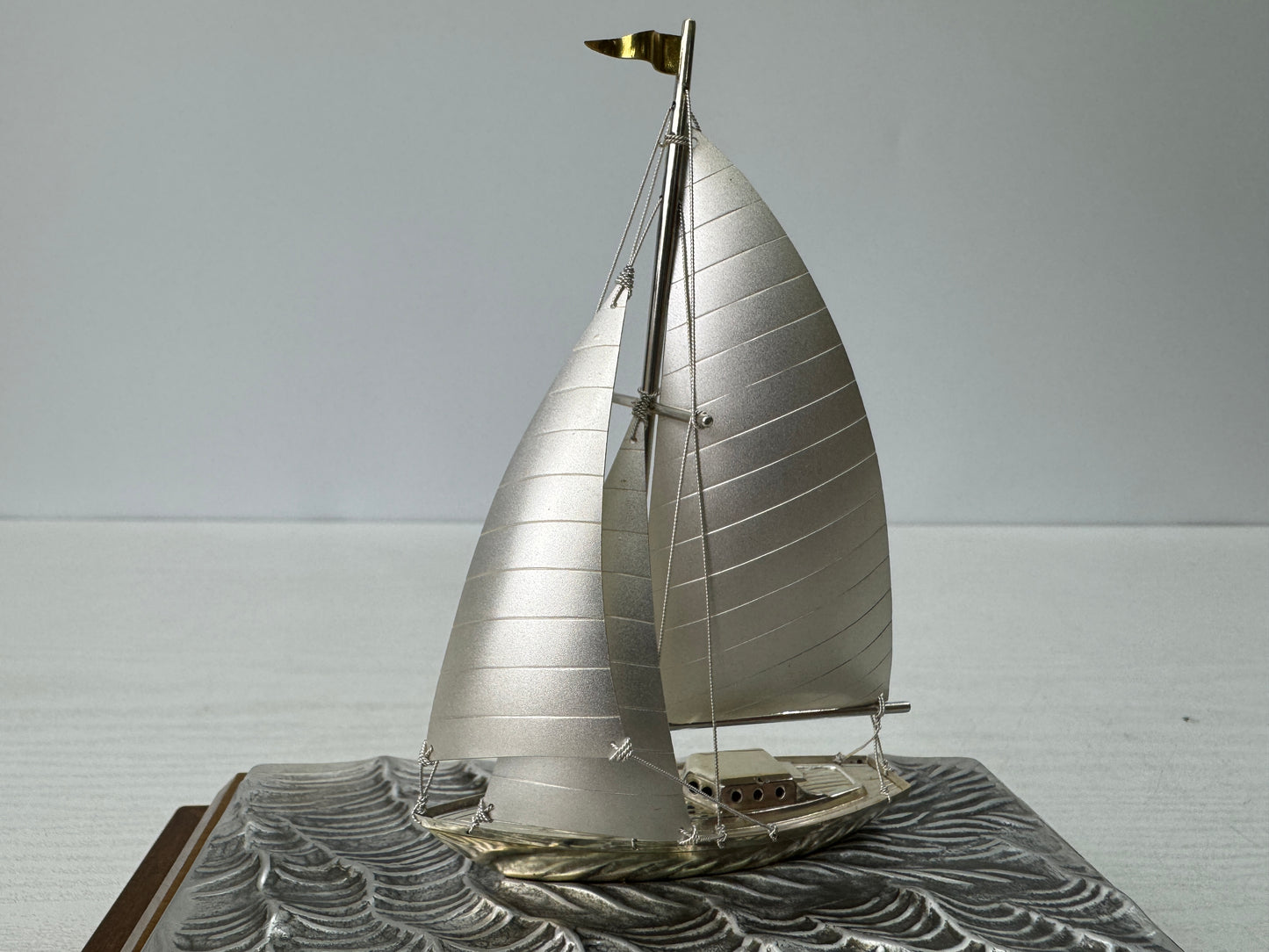 Y10817 OKIMONO Silver Yacht signed glass case Japan antique ornament interior