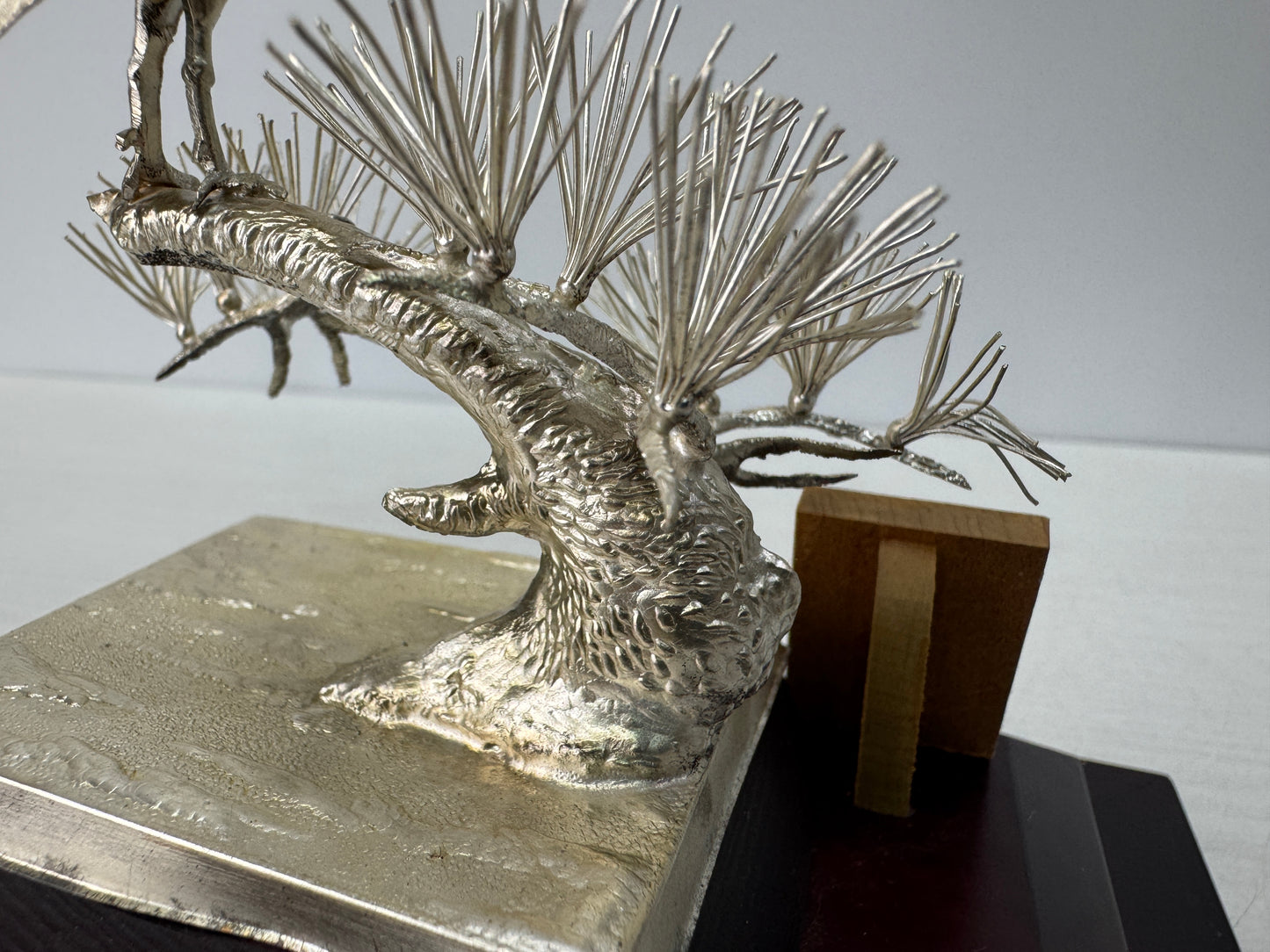Y10819 OKIMONO Solid Silver Pine Crane signed glass case Japan antique ornament