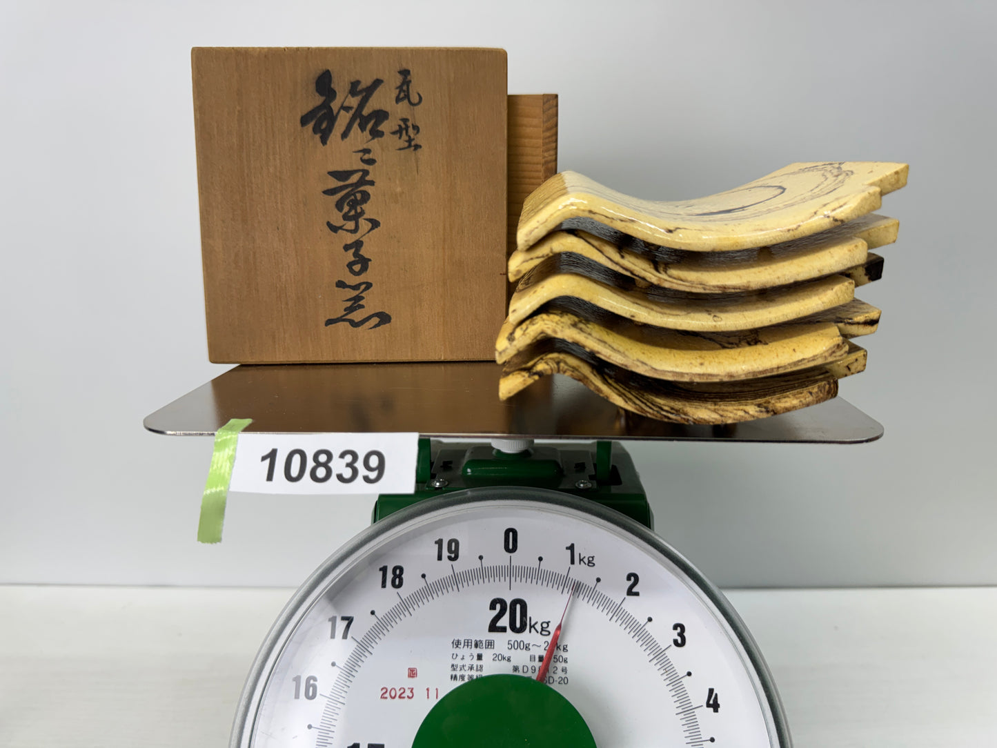 Y10839 DISH Seto-ware serving plate signed box Roof tile shape Japan antique