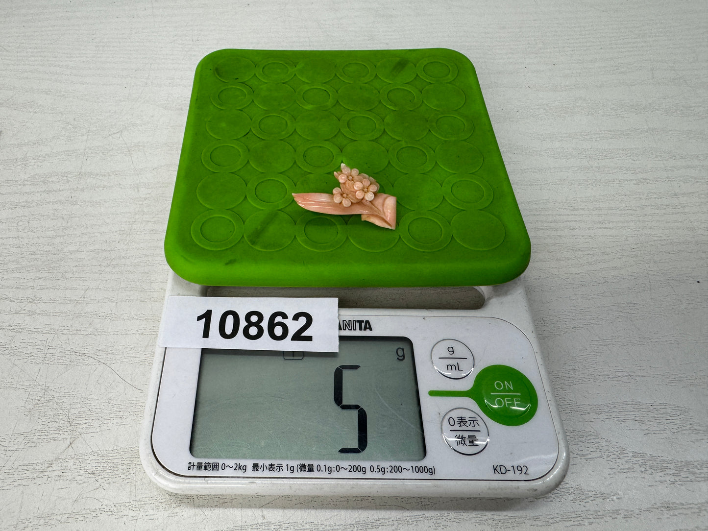 Y10862 BROOCH Genuine Coral Plum blossom carving Japan antique jewelry fashion