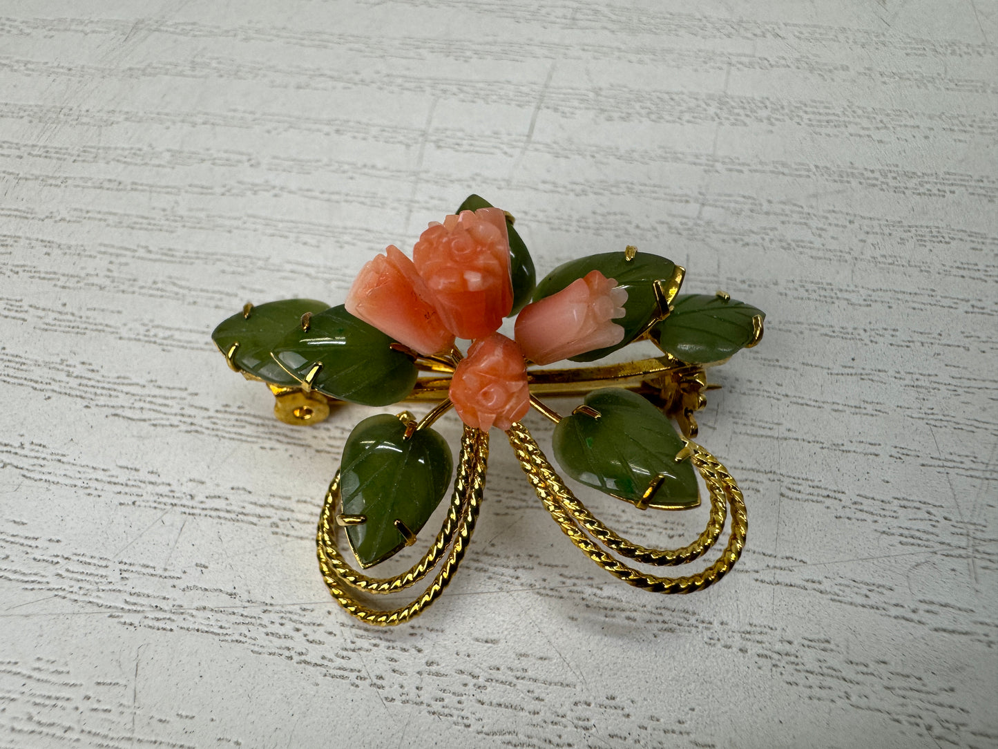 Y10865 BROOCH Genuine Coral Green Stone floral design Japan antique jewelry