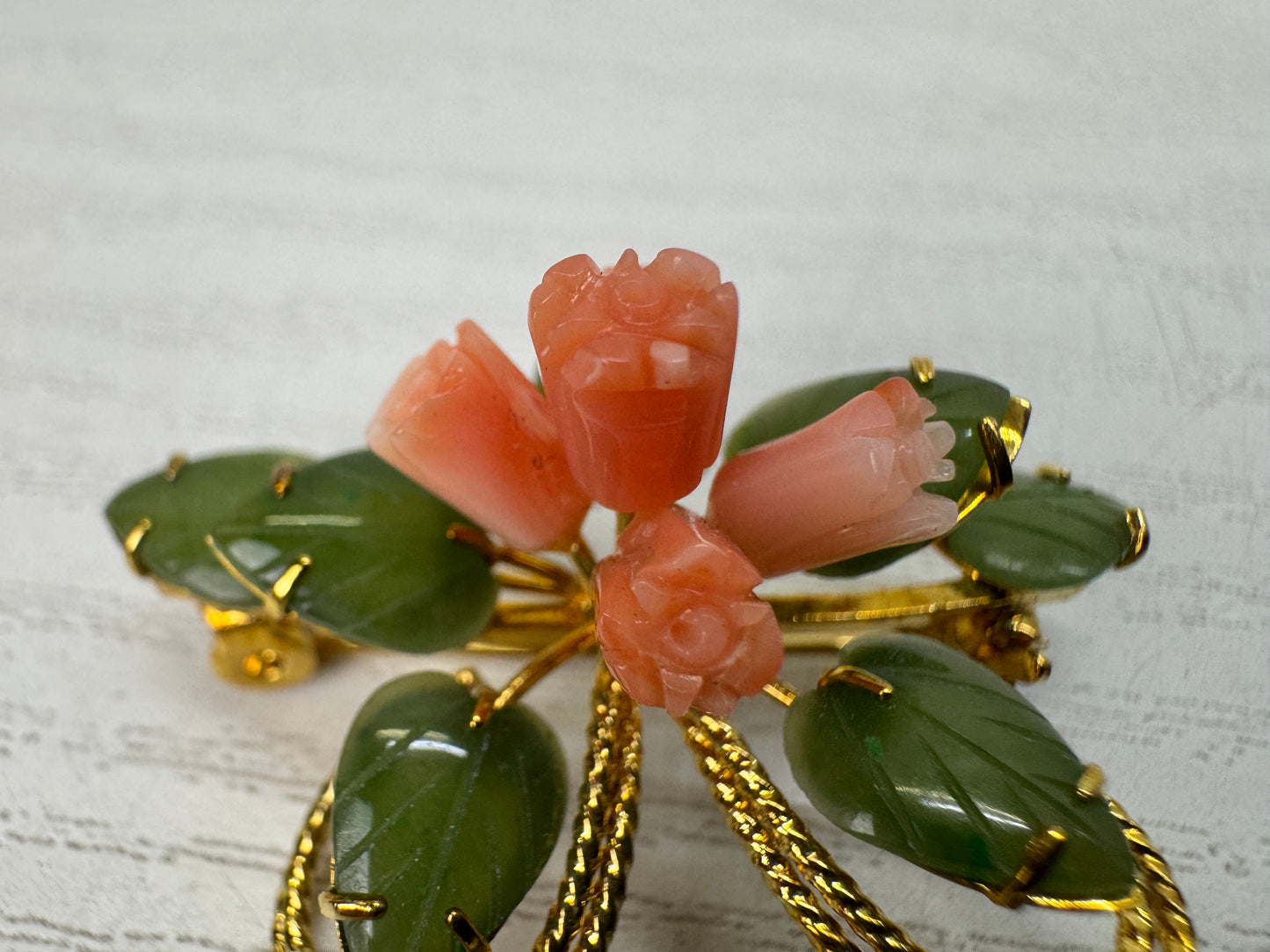 Y10865 BROOCH Genuine Coral Green Stone floral design Japan antique jewelry