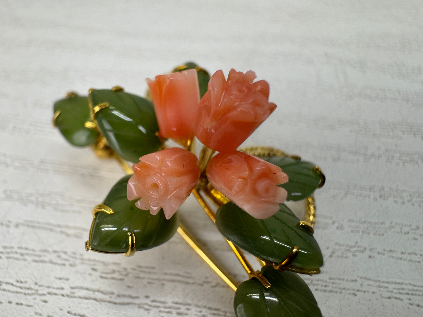 Y10865 BROOCH Genuine Coral Green Stone floral design Japan antique jewelry