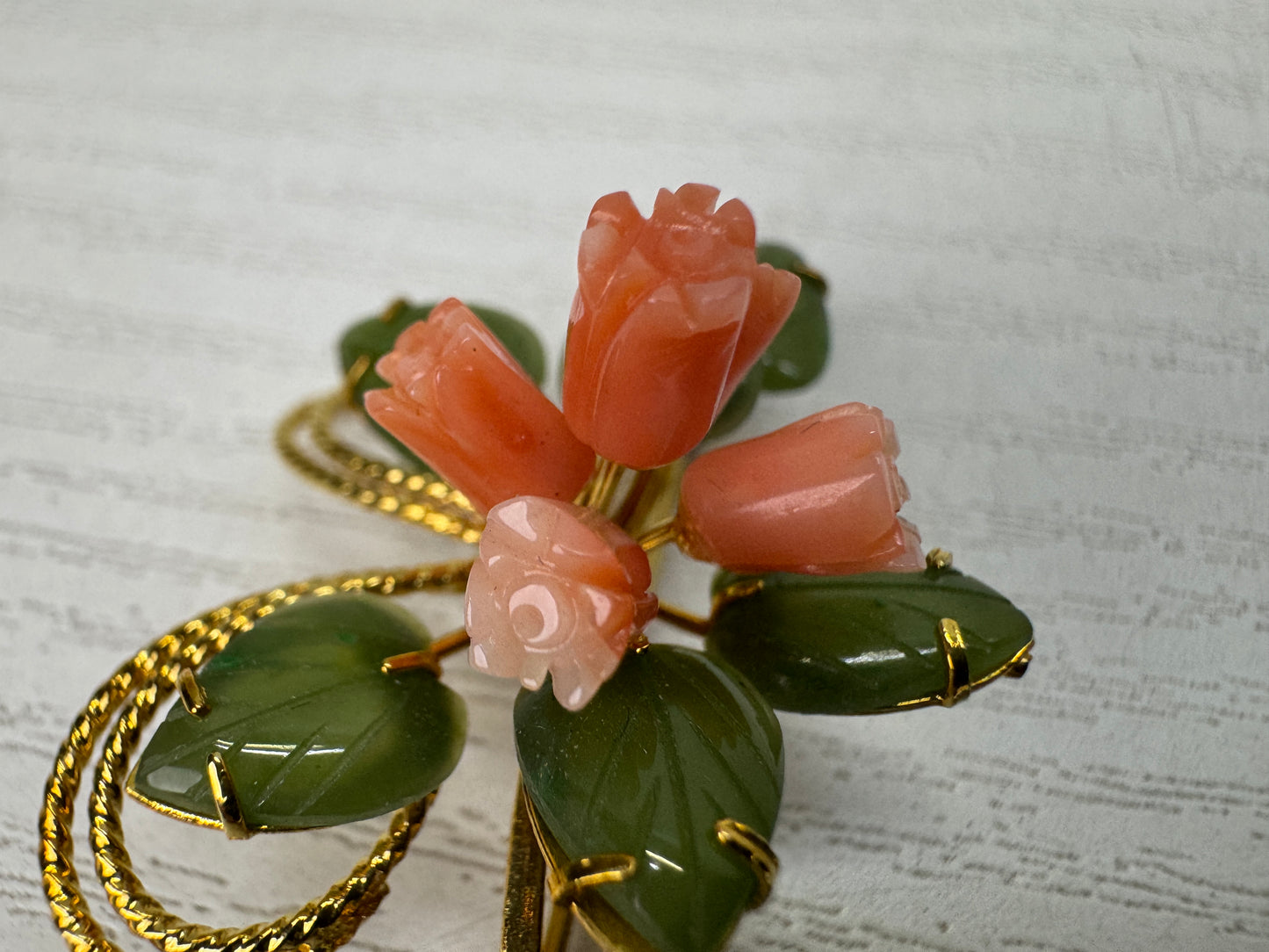 Y10865 BROOCH Genuine Coral Green Stone floral design Japan antique jewelry