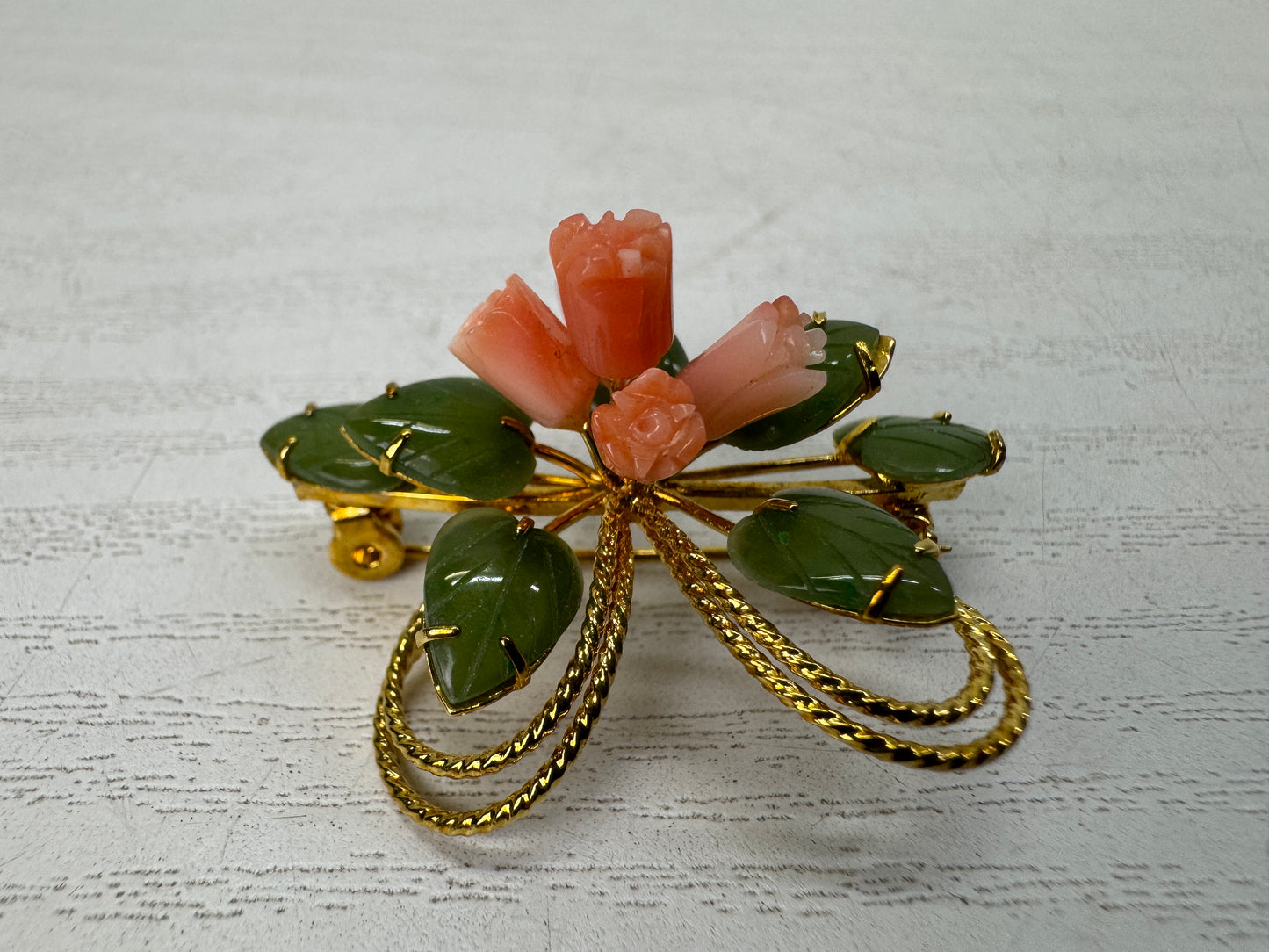 Y10865 BROOCH Genuine Coral Green Stone floral design Japan antique jewelry