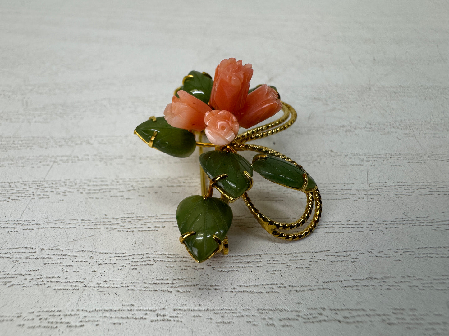 Y10865 BROOCH Genuine Coral Green Stone floral design Japan antique jewelry