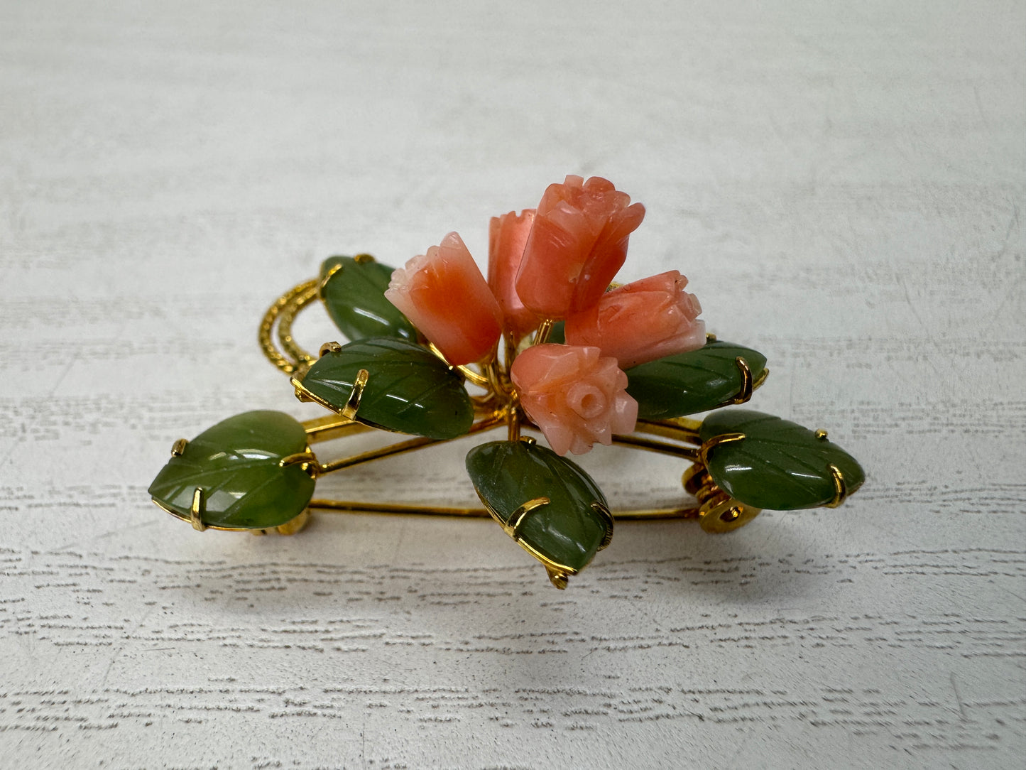 Y10865 BROOCH Genuine Coral Green Stone floral design Japan antique jewelry