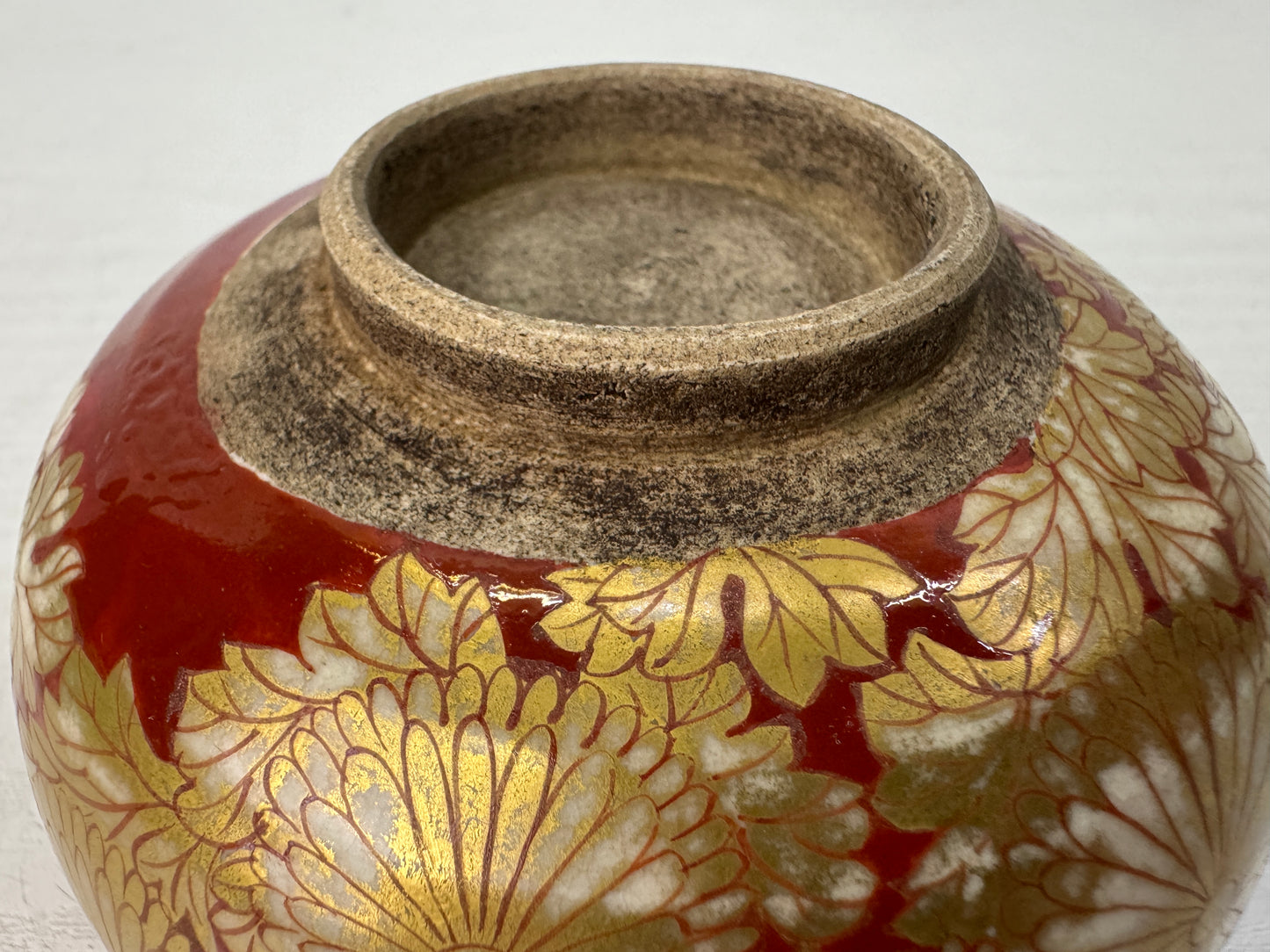 Y10872 CHAWAN Kutani-ware red bowl signed Japan antique tea ceremony pottery cup