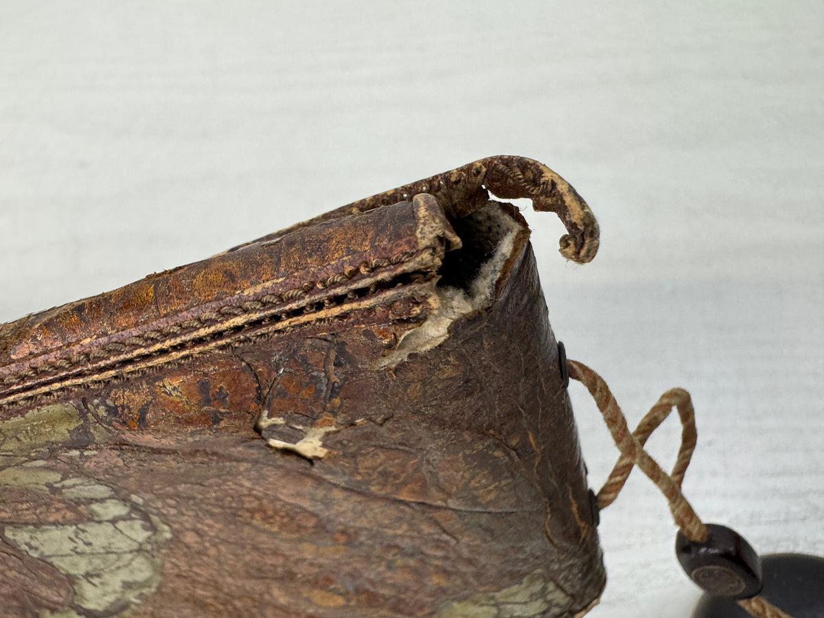 Y10884 NETSUKE Kinkarakawa leather Cicada metal fittings Japan antique kimono