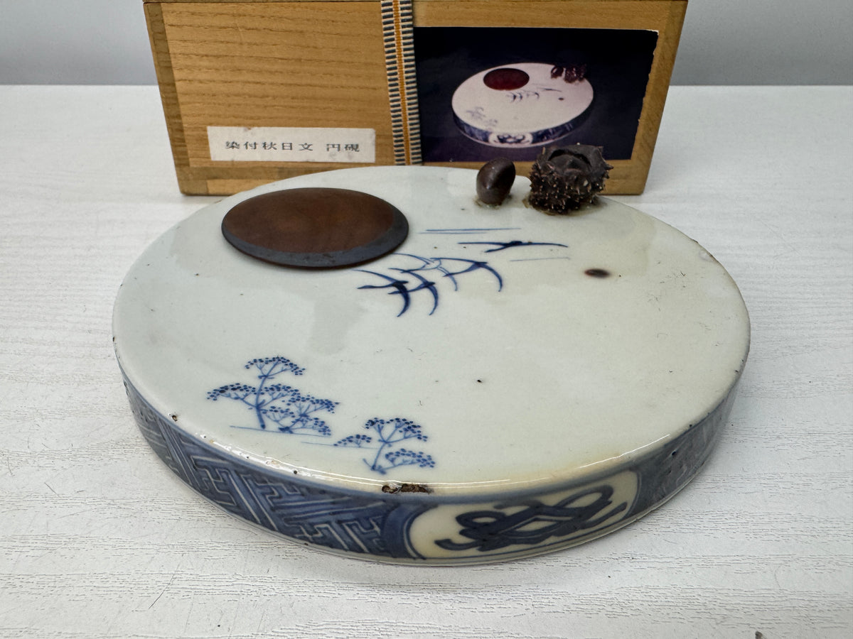 Y10887 SUZURI Hirado-ware chestnut carving Round inkstone box Japan antique