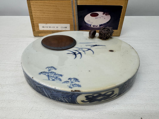Y10887 SUZURI Hirado-ware chestnut carving Round inkstone box Japan antique