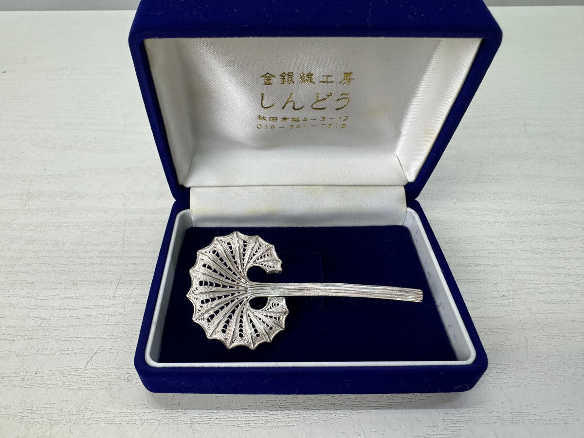 Y10892 BROOCH Silverwork Ginkgo leaf signed box Japan antique jewelry accessory