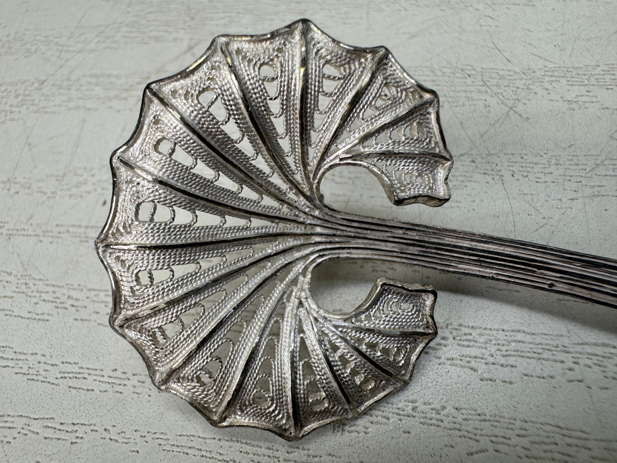 Y10892 BROOCH Silverwork Ginkgo leaf signed box Japan antique jewelry accessory