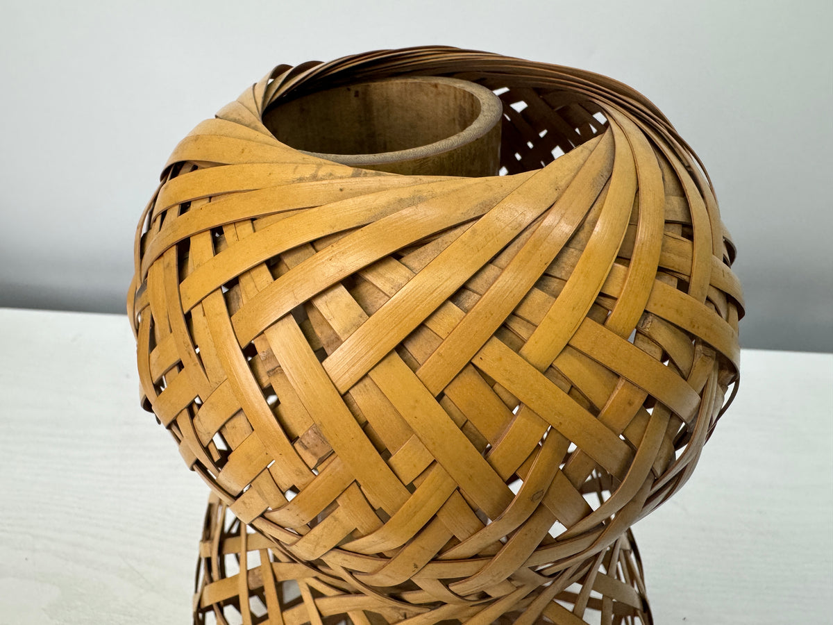 Y10899 Bamboo Woven Basket Gourd shape vase signed Japan antique ikebana decor
