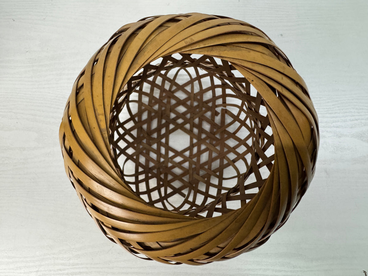 Y10899 Bamboo Woven Basket Gourd shape vase signed Japan antique ikebana decor