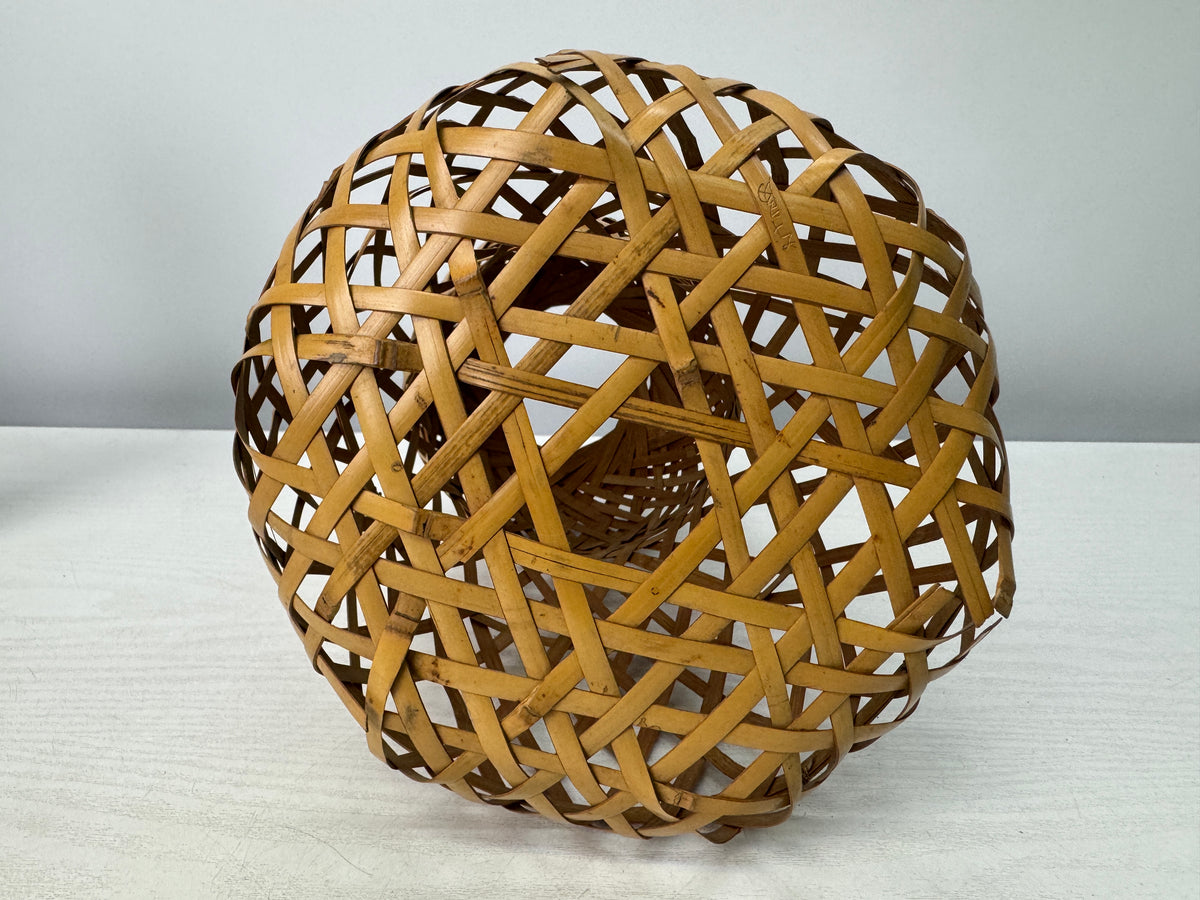 Y10899 Bamboo Woven Basket Gourd shape vase signed Japan antique ikebana decor