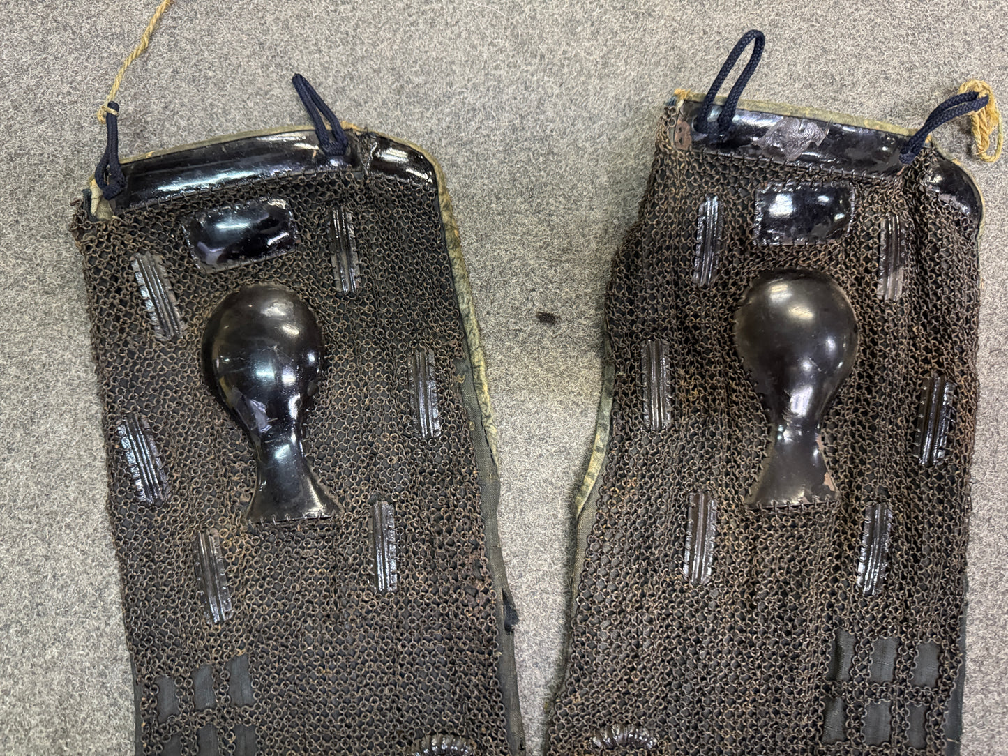 Y10927 YOROI Iron gauntlets Kote samurai armor protective gear Japan antique