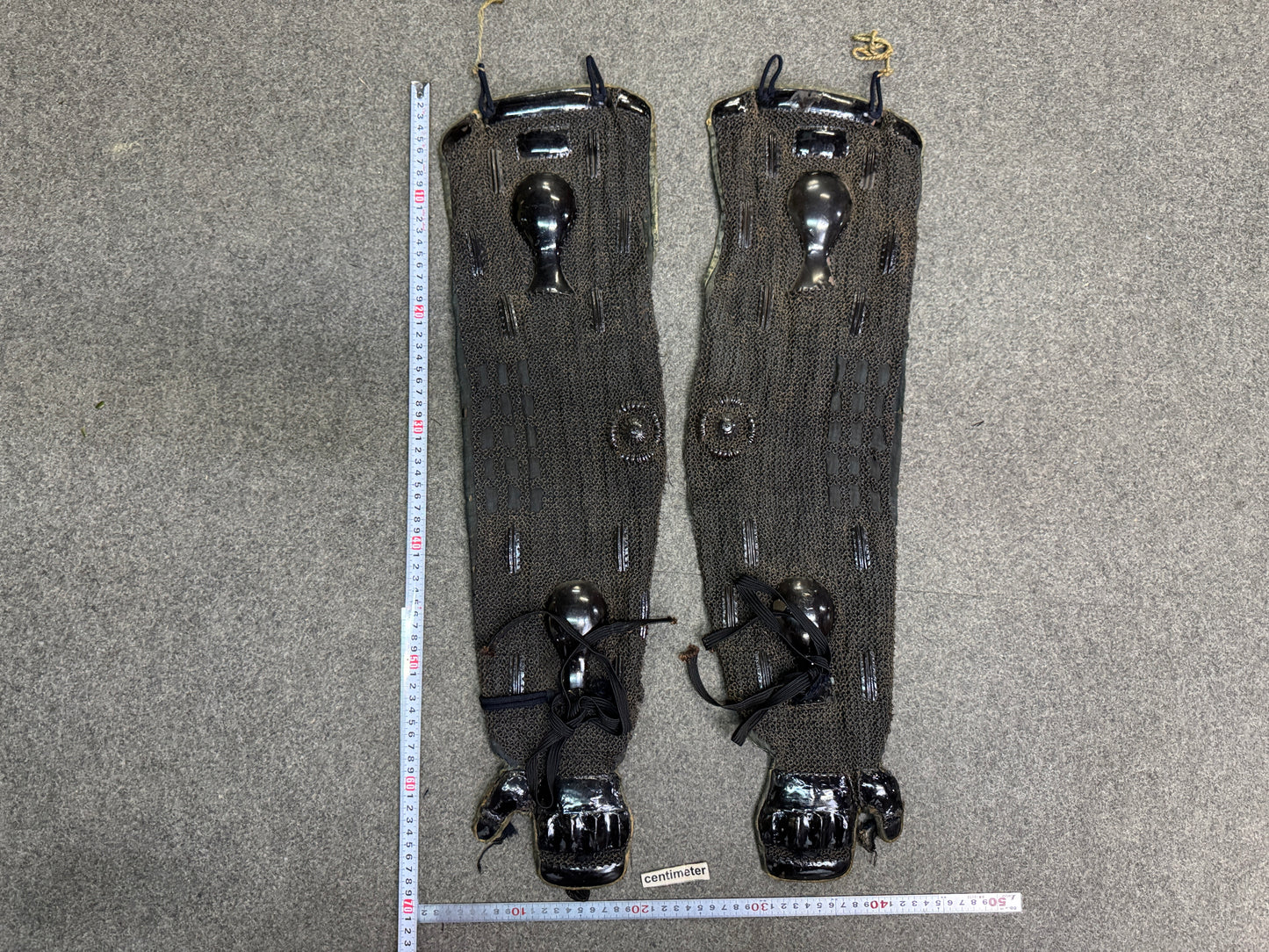 Y10927 YOROI Iron gauntlets Kote samurai armor protective gear Japan antique