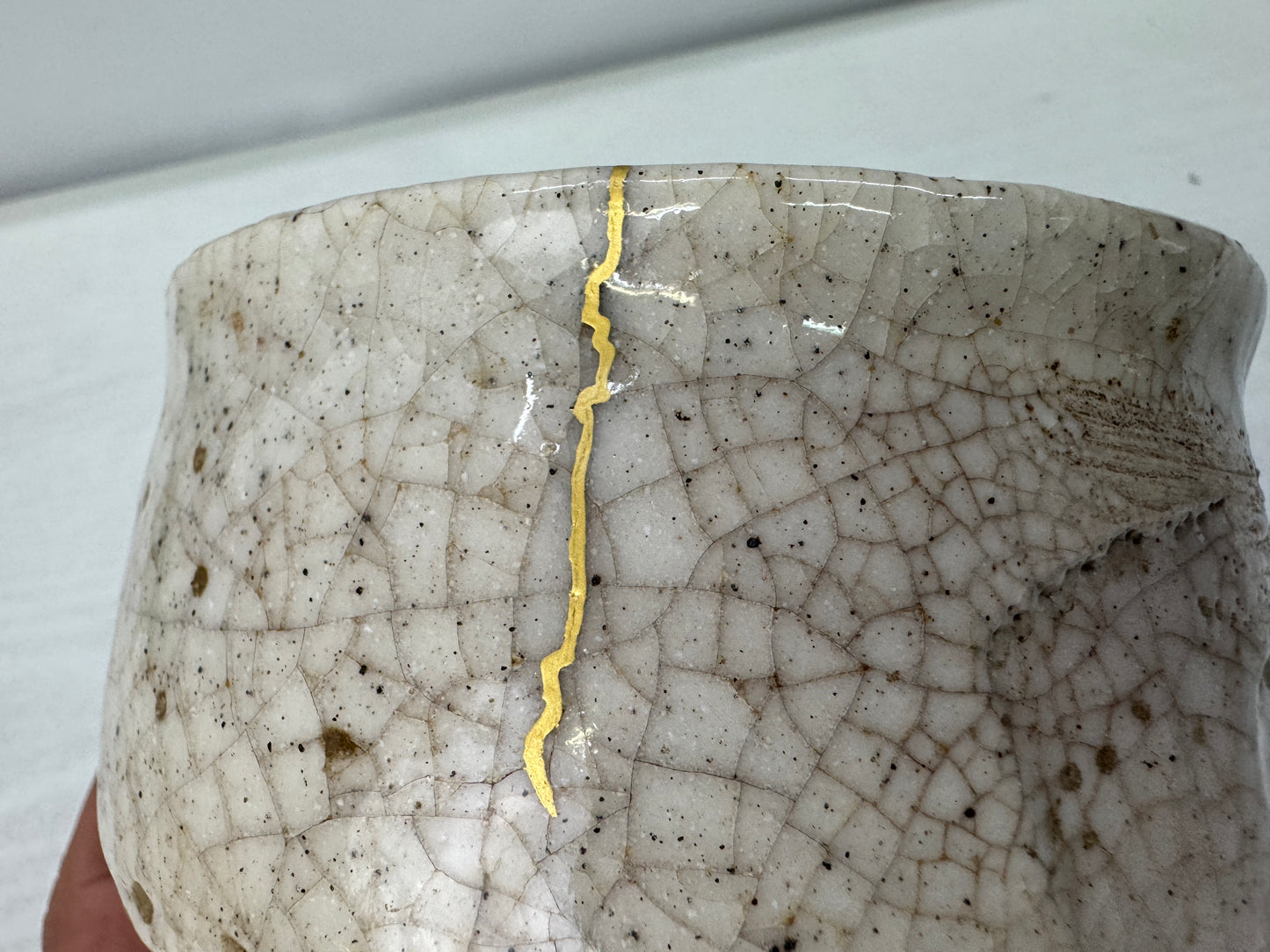 Y10934 CHAWAN Shino-ware kintsugi bowl signed Japan antique tea ceremony pottery