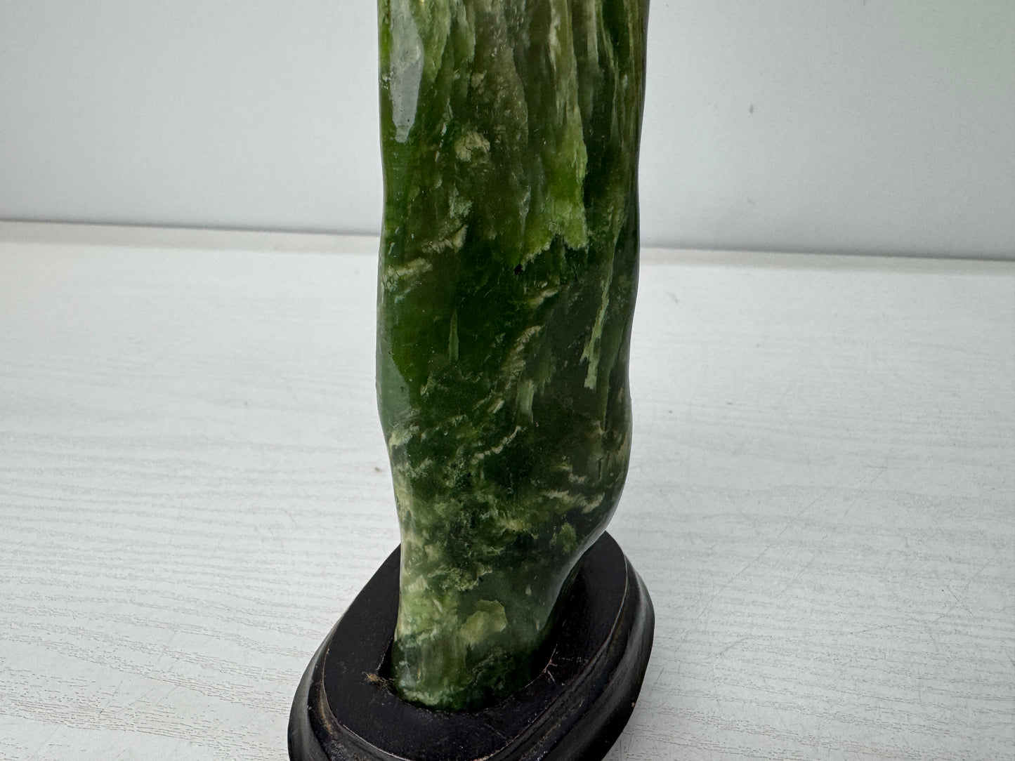 Y10958 OKIMONO Taiwan Jade raw viewing stone wooden stand Japan antique interior