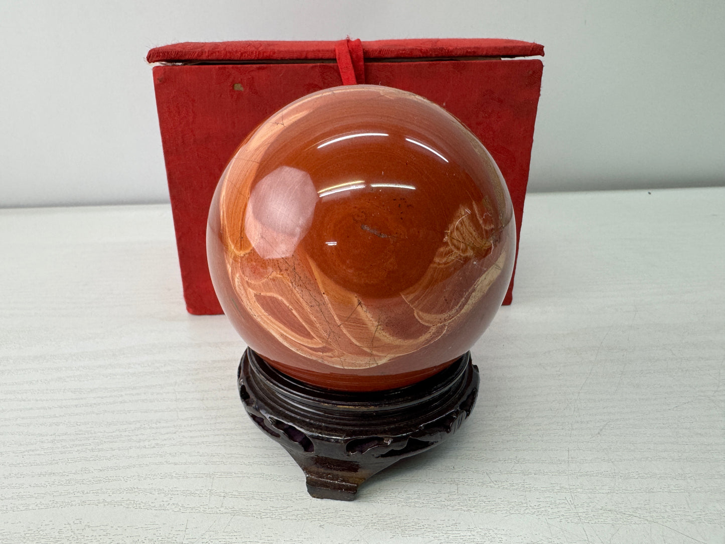 Y10974 OKIMONO natural raw Red stone Sphere wooden stand Japan antique interior